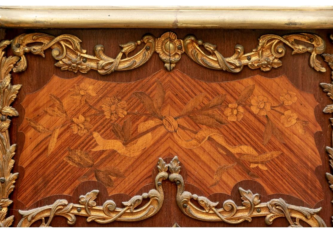 Superbe table à écrire française ancienne avec marqueterie et support en bronze en vente 11