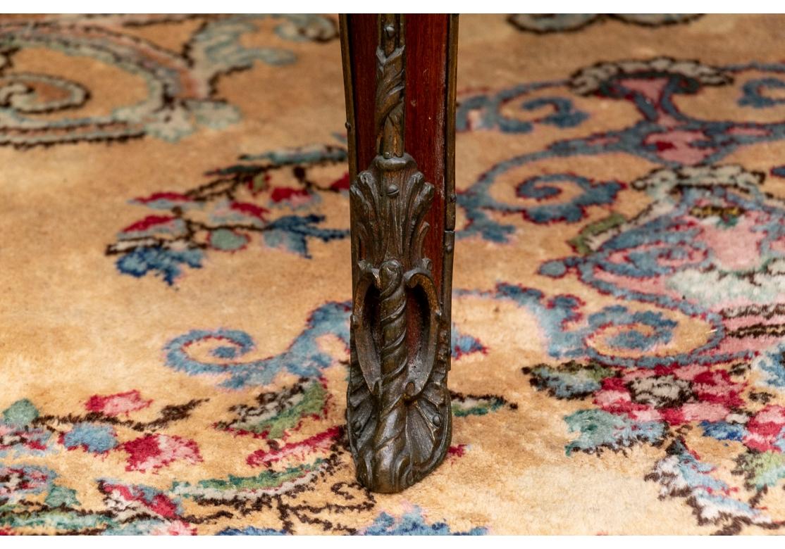 XIXe siècle Superbe table à écrire française ancienne avec marqueterie et support en bronze en vente