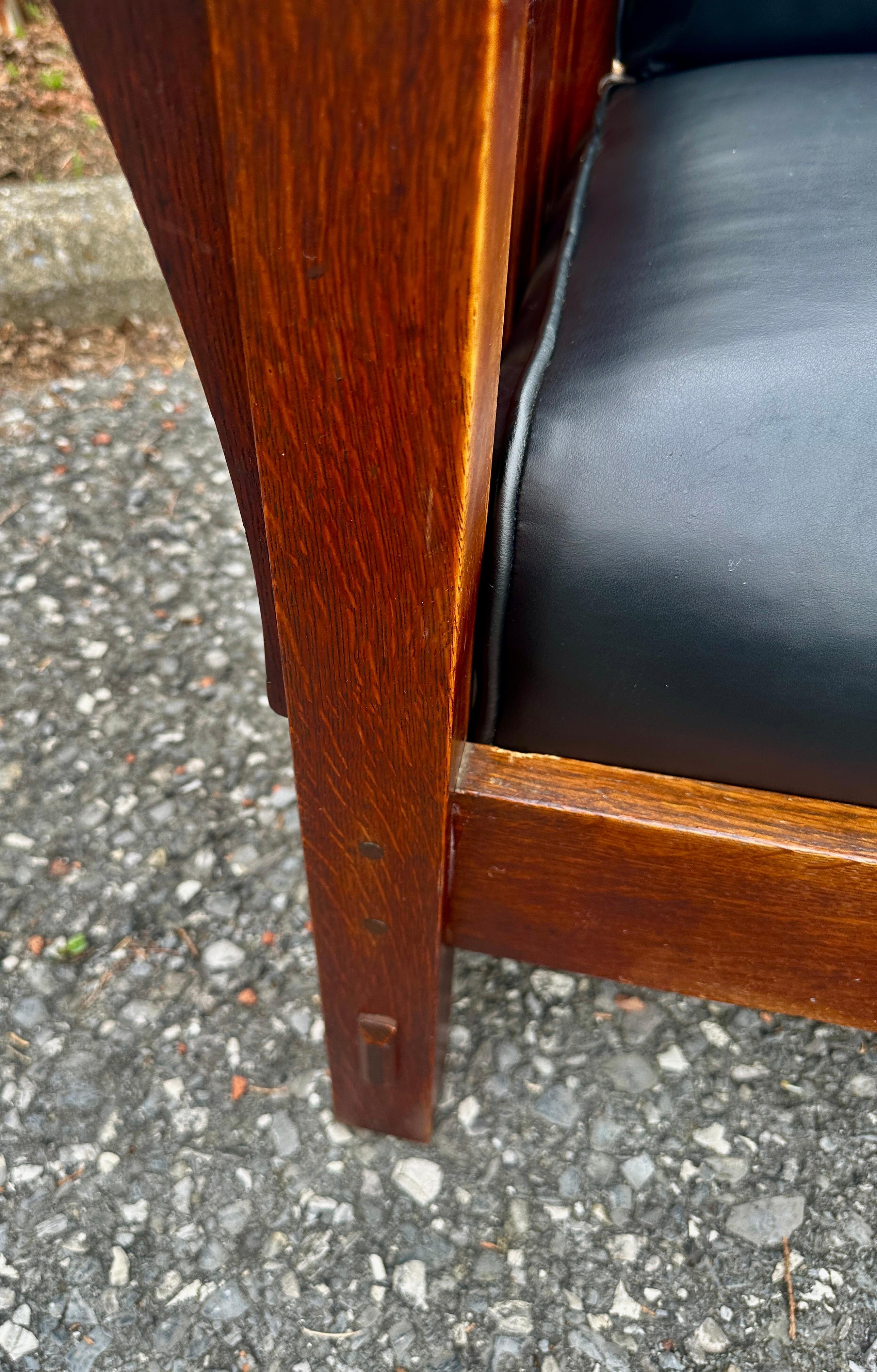 Superbe chaise Morris à bras cintré Gustav Stickley, modèle 369 - W8067 en vente 4