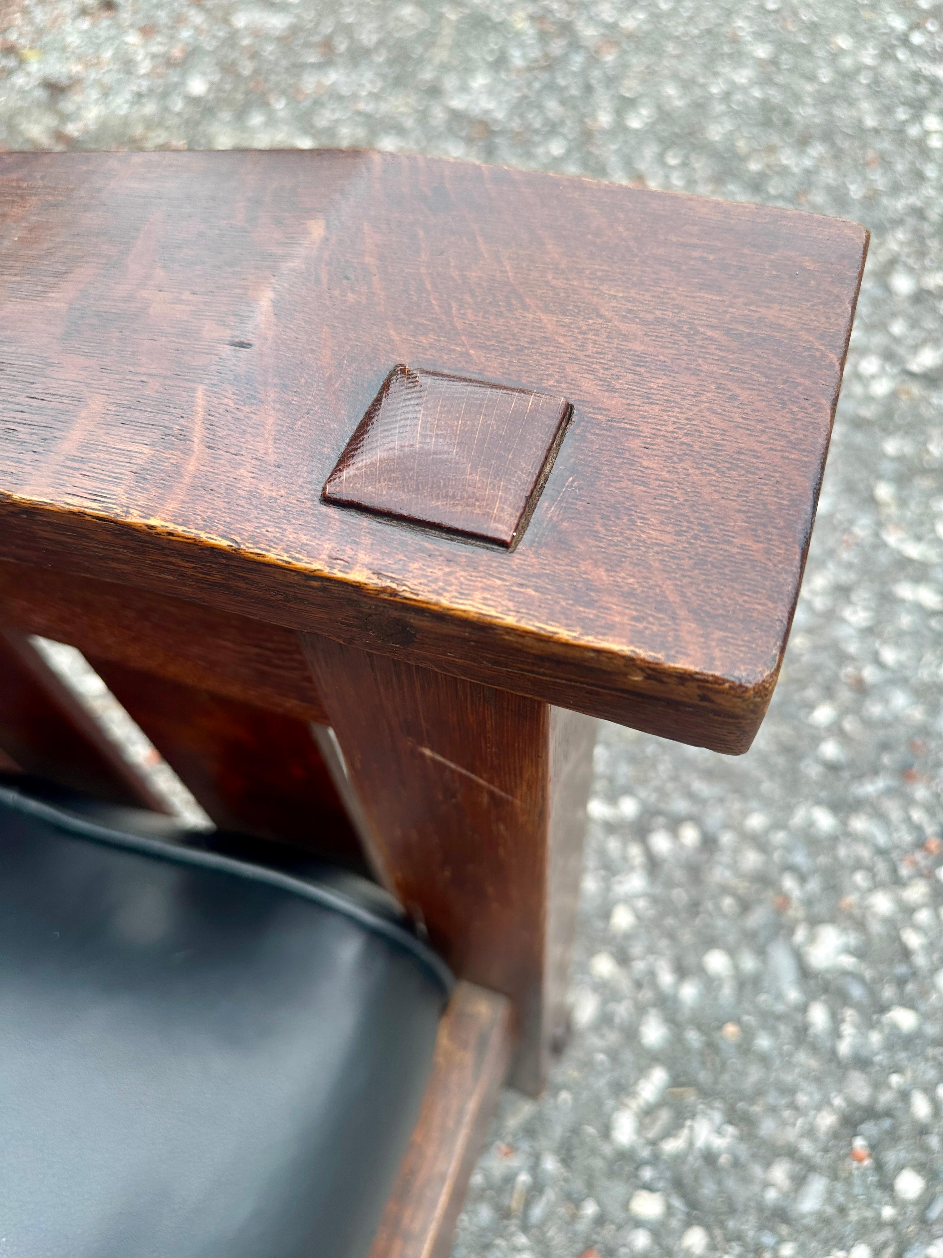 Superbe chaise Morris à bras cintré Gustav Stickley, modèle 369 - W8067 en vente 7