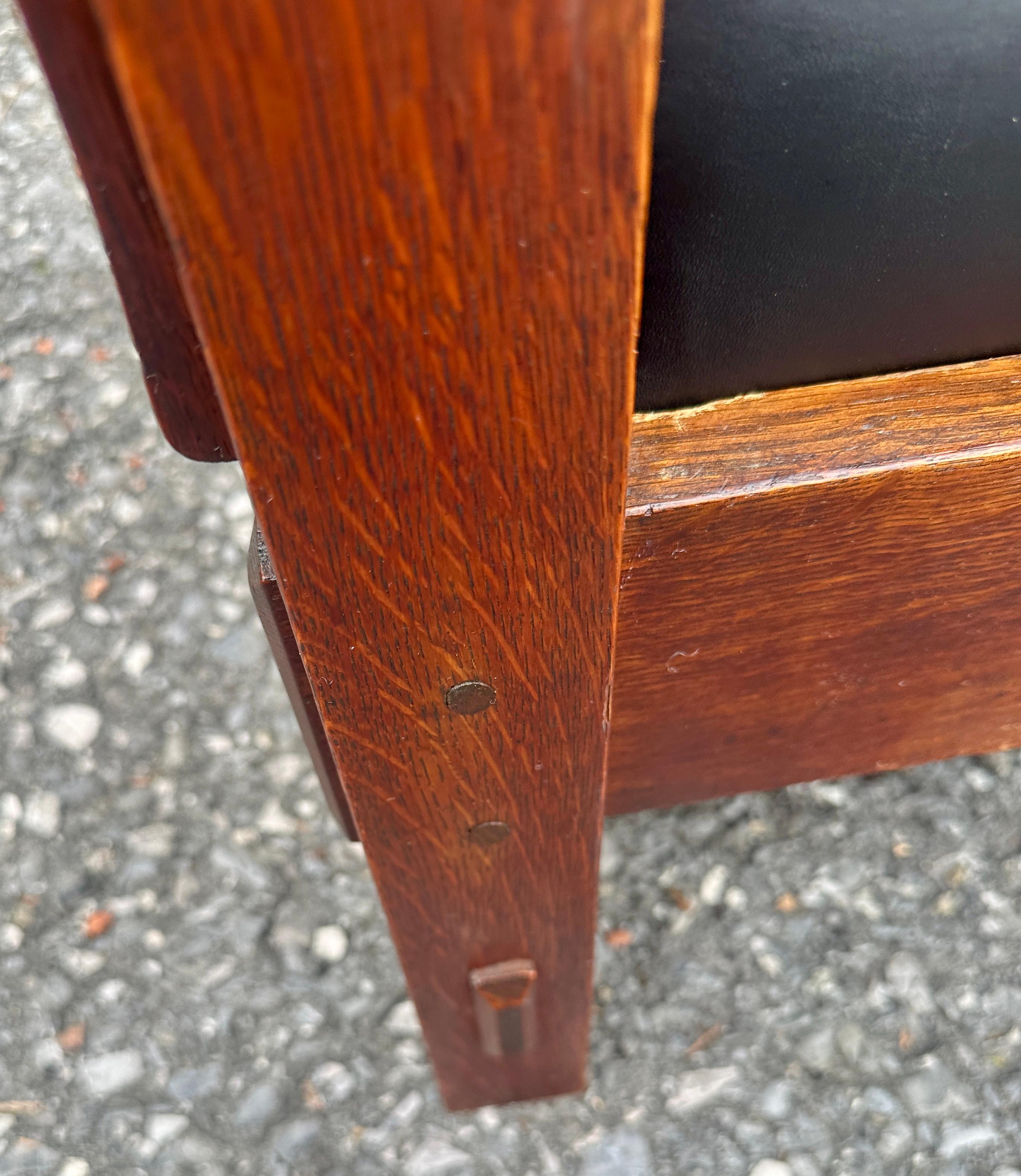 Superbe chaise Morris à bras cintré Gustav Stickley, modèle 369 - W8067 en vente 10