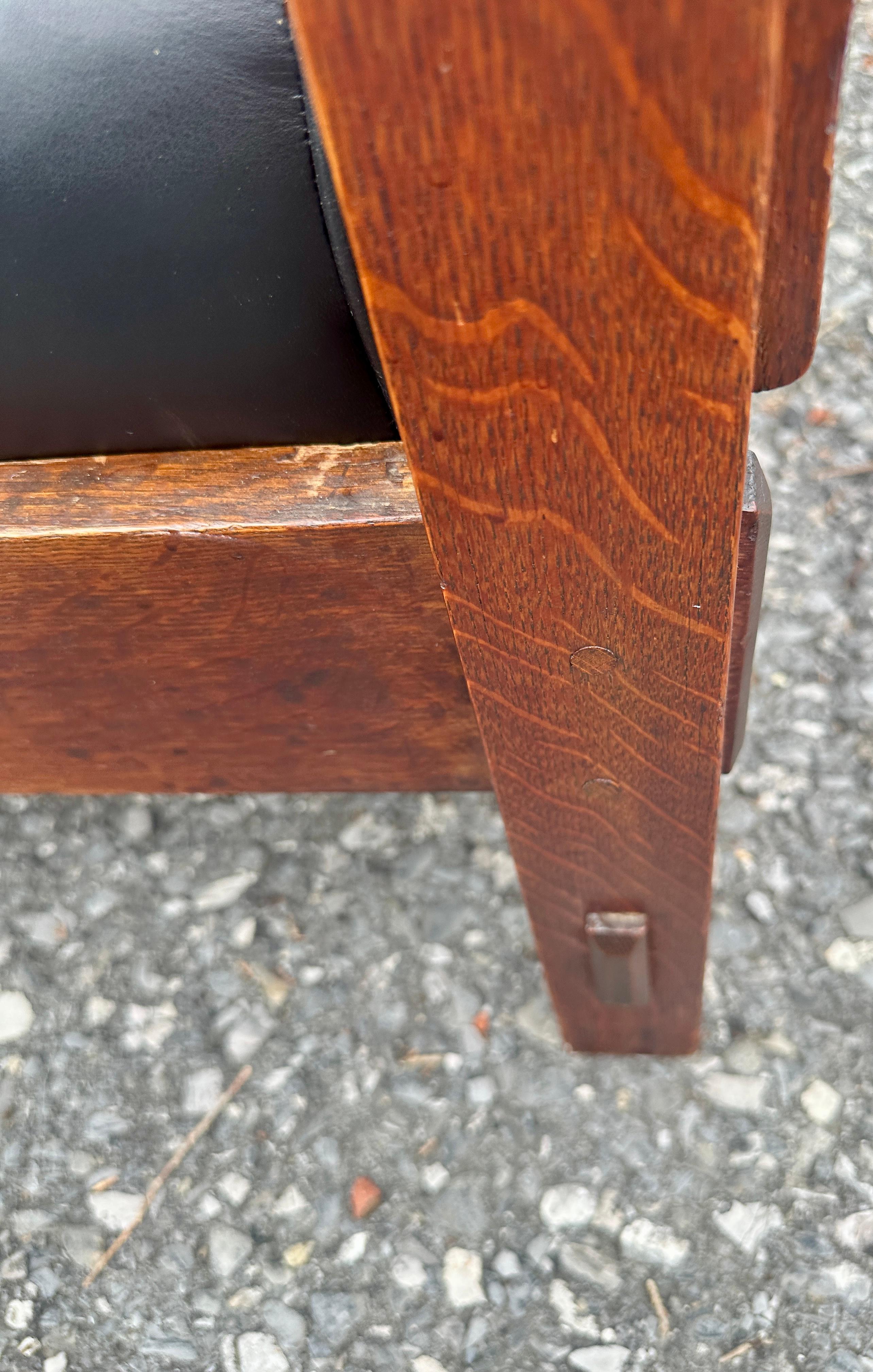 Superbe chaise Morris à bras cintré Gustav Stickley, modèle 369 - W8067 en vente 11