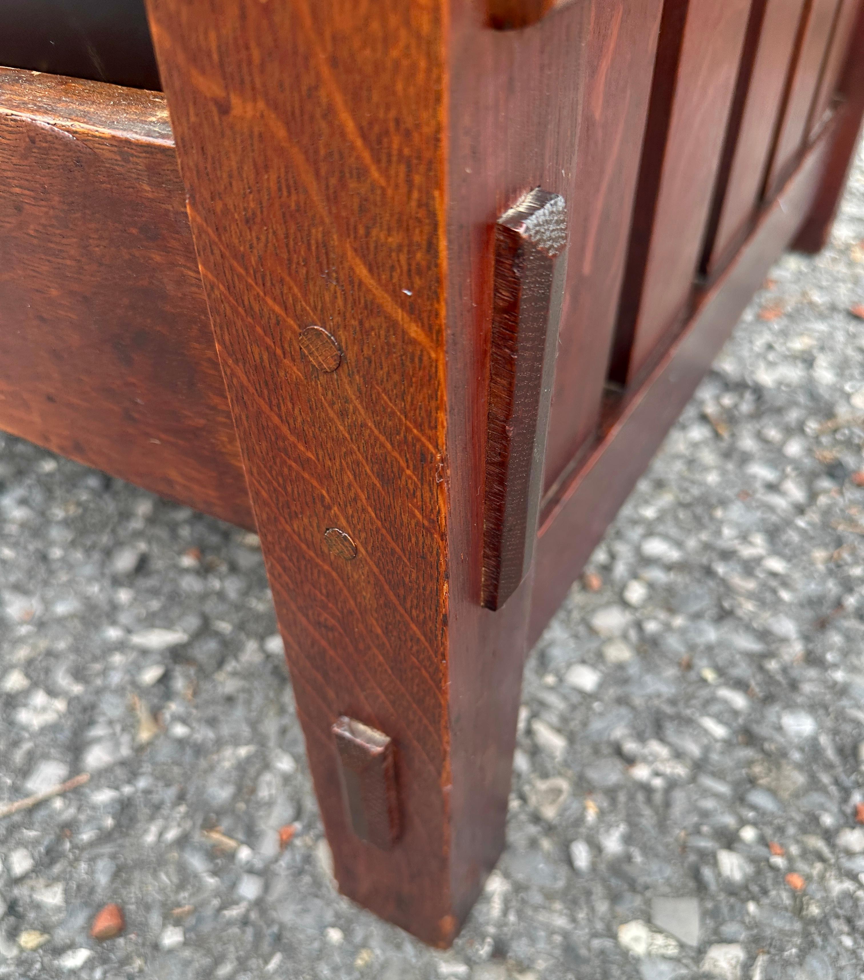 Superbe chaise Morris à bras cintré Gustav Stickley, modèle 369 - W8067 en vente 1