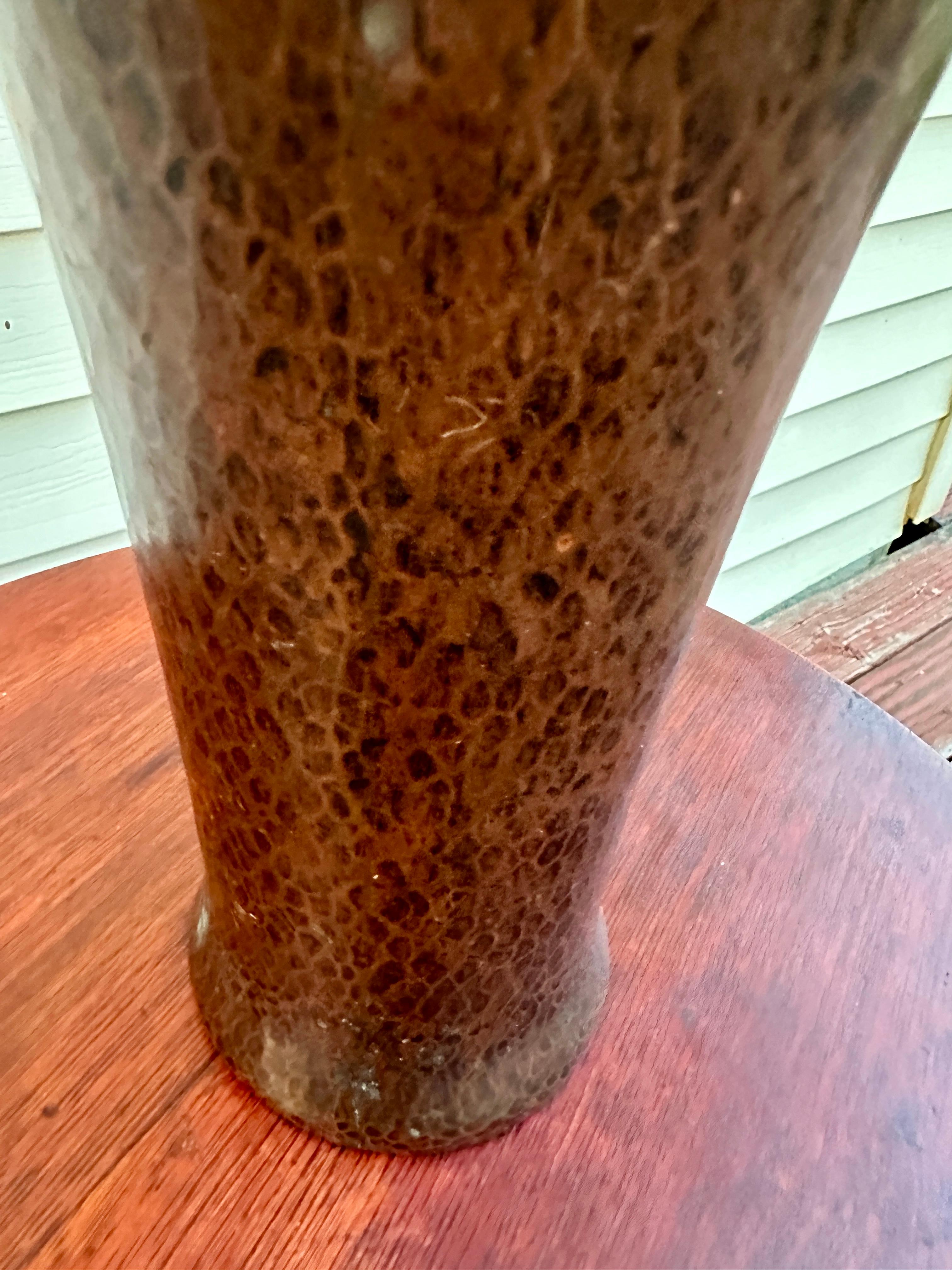 SUPERBO Vaso antico in rame martellato Gustav Stickley - W4444 in vendita 4