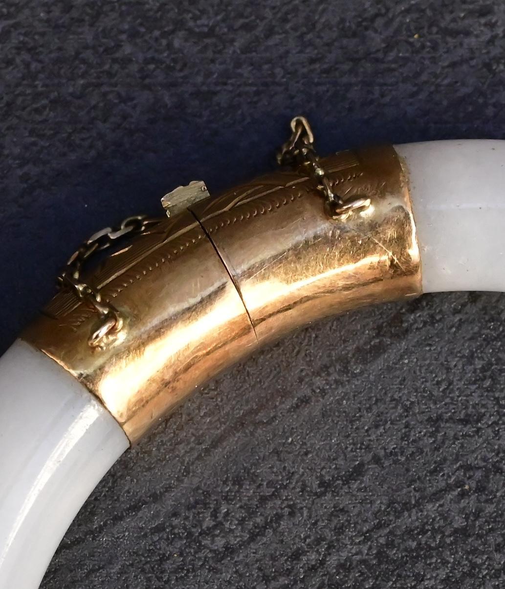 Superb Antique Jade and 14K Gold Hinged Bangle Bracelet In Good Condition In Media, PA