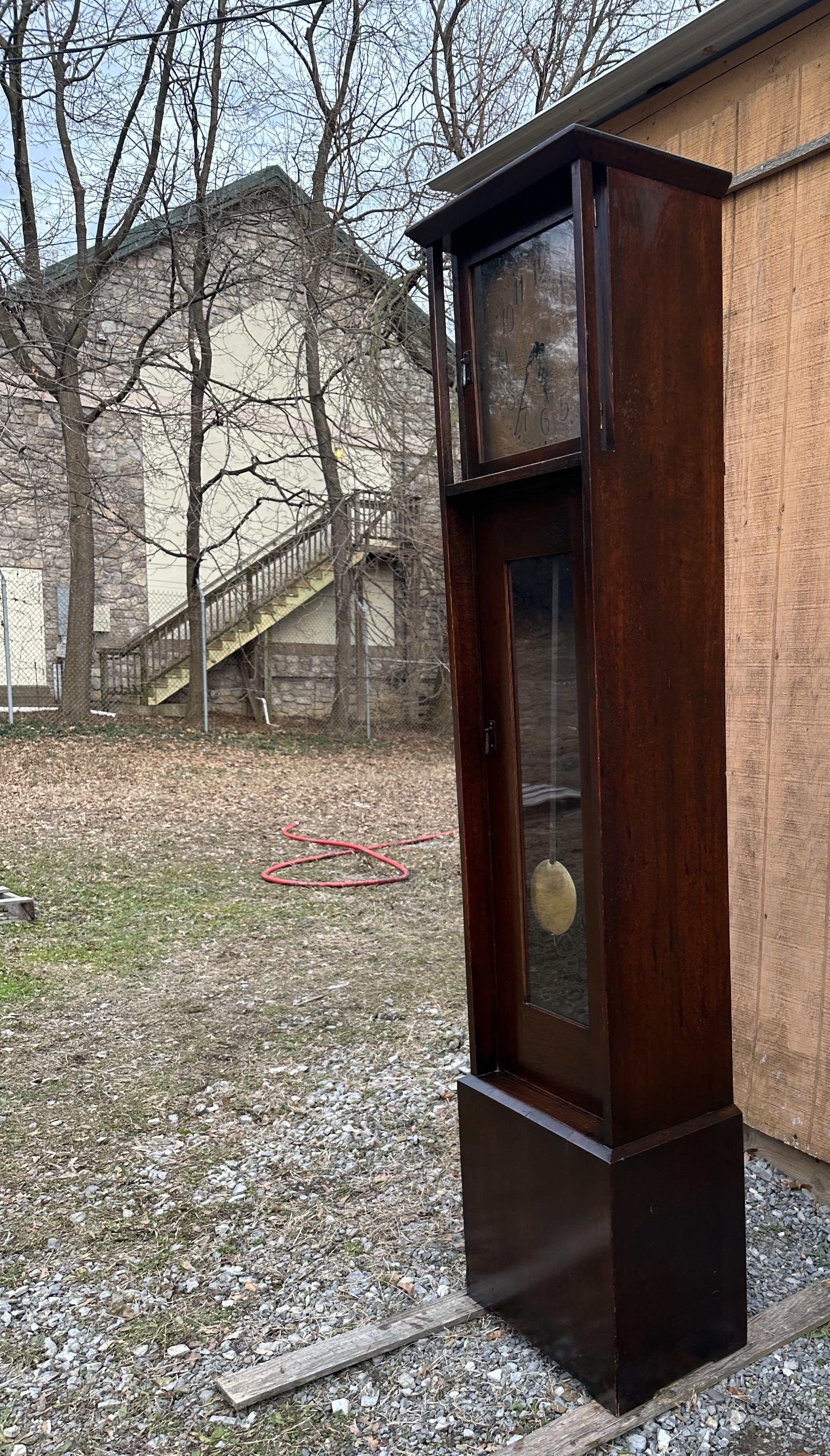 SUPERB Antique L&JG Stickley G. F. Clock in Excellent Condition.     MUST   SELL In Excellent Condition For Sale In Shamokin Dam, PA