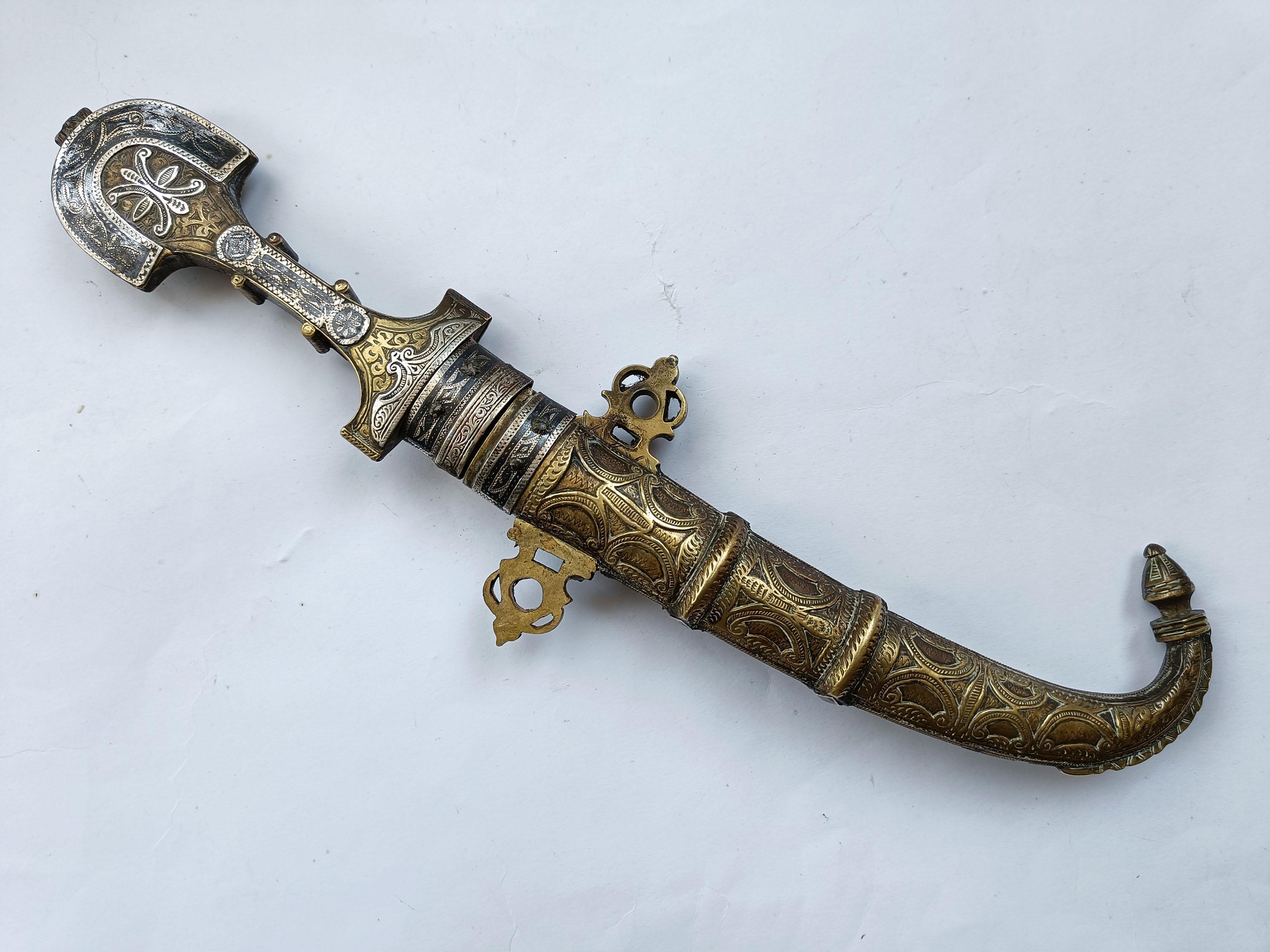 Hervorragende antike marokkanische Koumiya Berber Dagger 19. Jahrhundert islamische Kunst (Handgefertigt) im Angebot