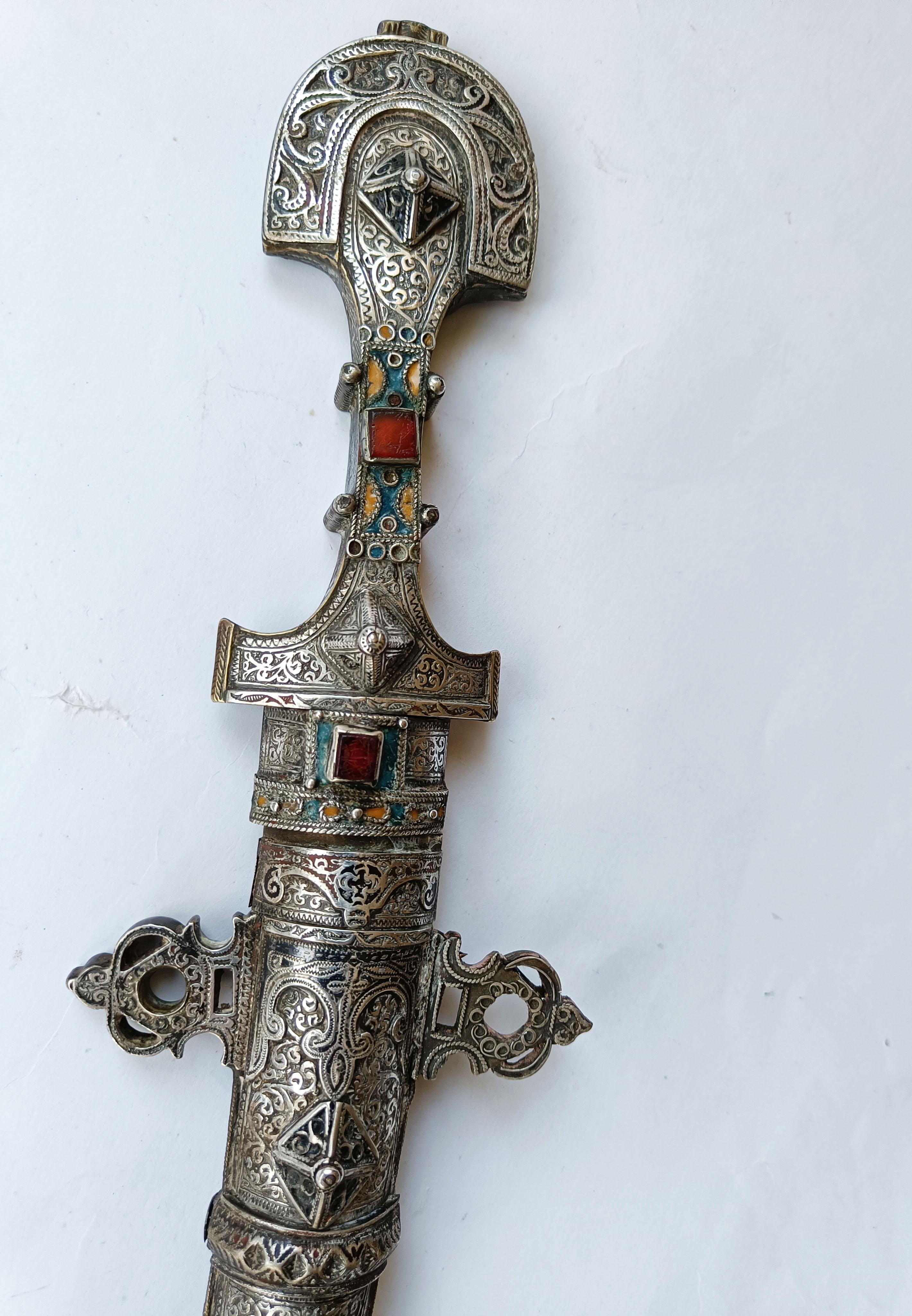 Hervorragende antike marokkanische Koumiya Berber Dagger 19. Jahrhundert islamische Kunst im Zustand „Gut“ im Angebot in London, GB