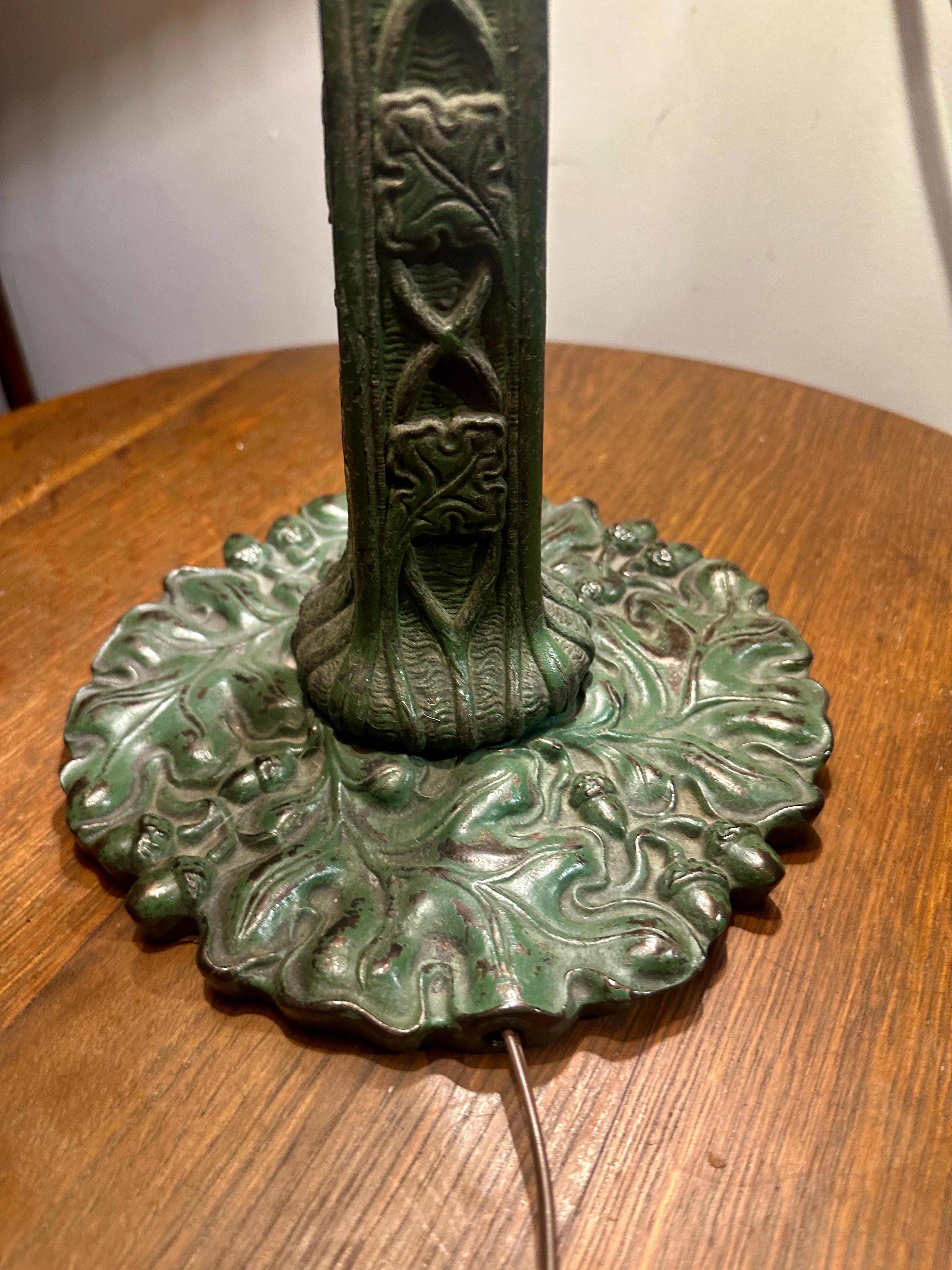 SUPERB Lámpara antigua Arts & Crafts Peacock de B&H - Época Stickley .   W8386 en Bueno estado para la venta en Shamokin Dam, PA