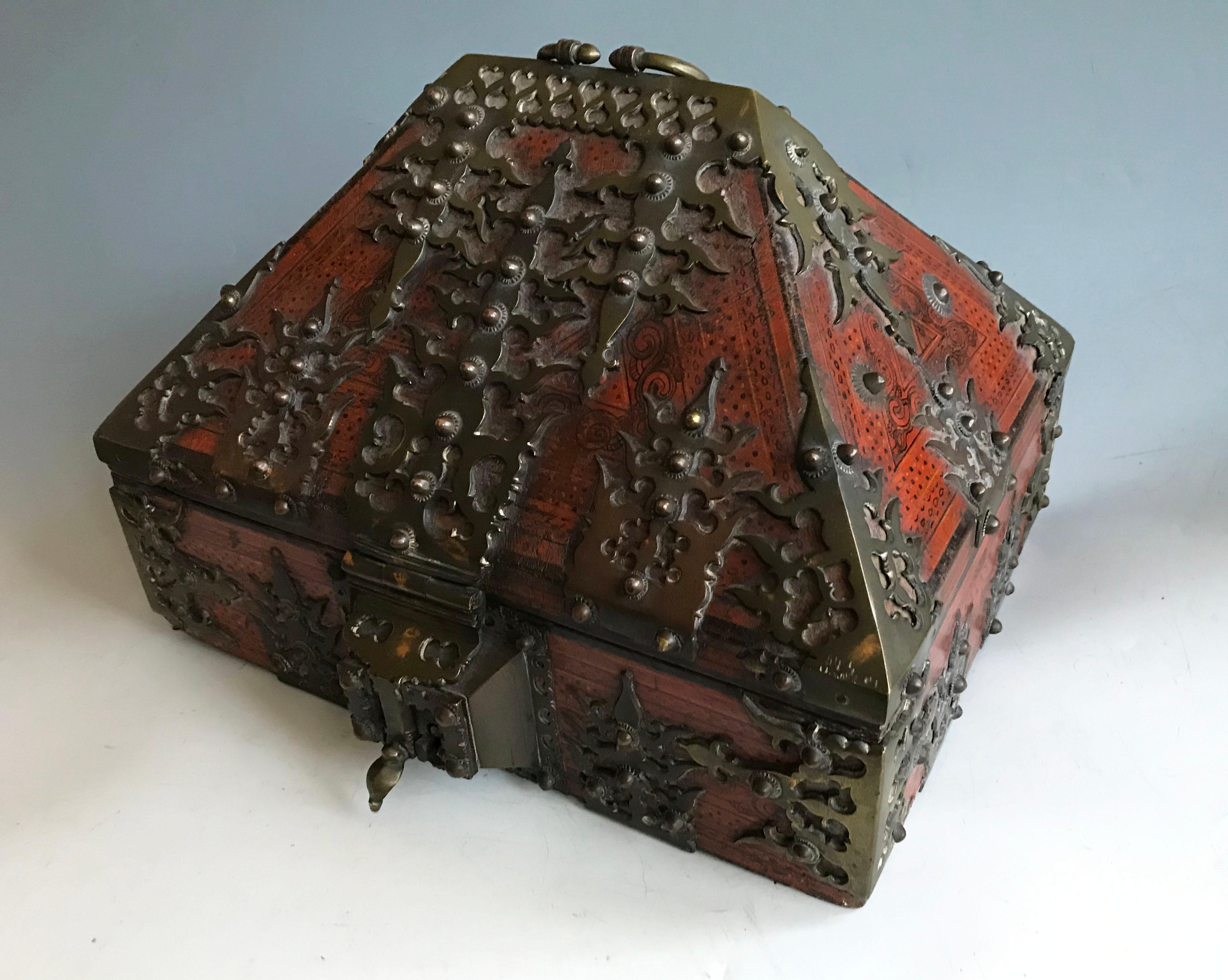 Superb Antique South Indian Kerala dowry box Interior Design Antiques Gifts
A Superb large 19th South Indian Kerala dowry box. Profusely decorated with lacquer  with pyramid form lid,  This example shows a vast amount of patinated brass