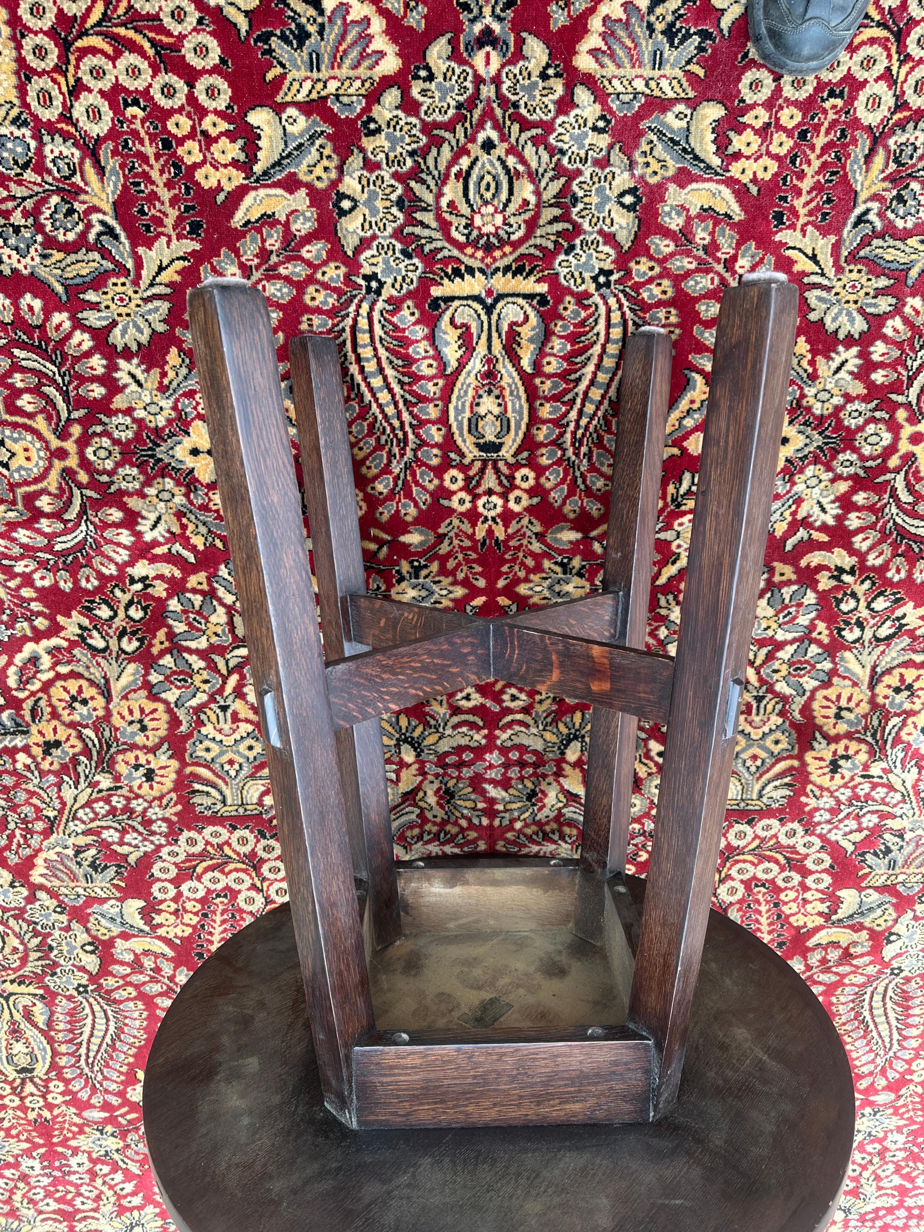 Mesa antigua Stickley Brothers con patas ensanchadas - ¡Firmada! - W8385  EXTRA   OFF siglo XX en venta