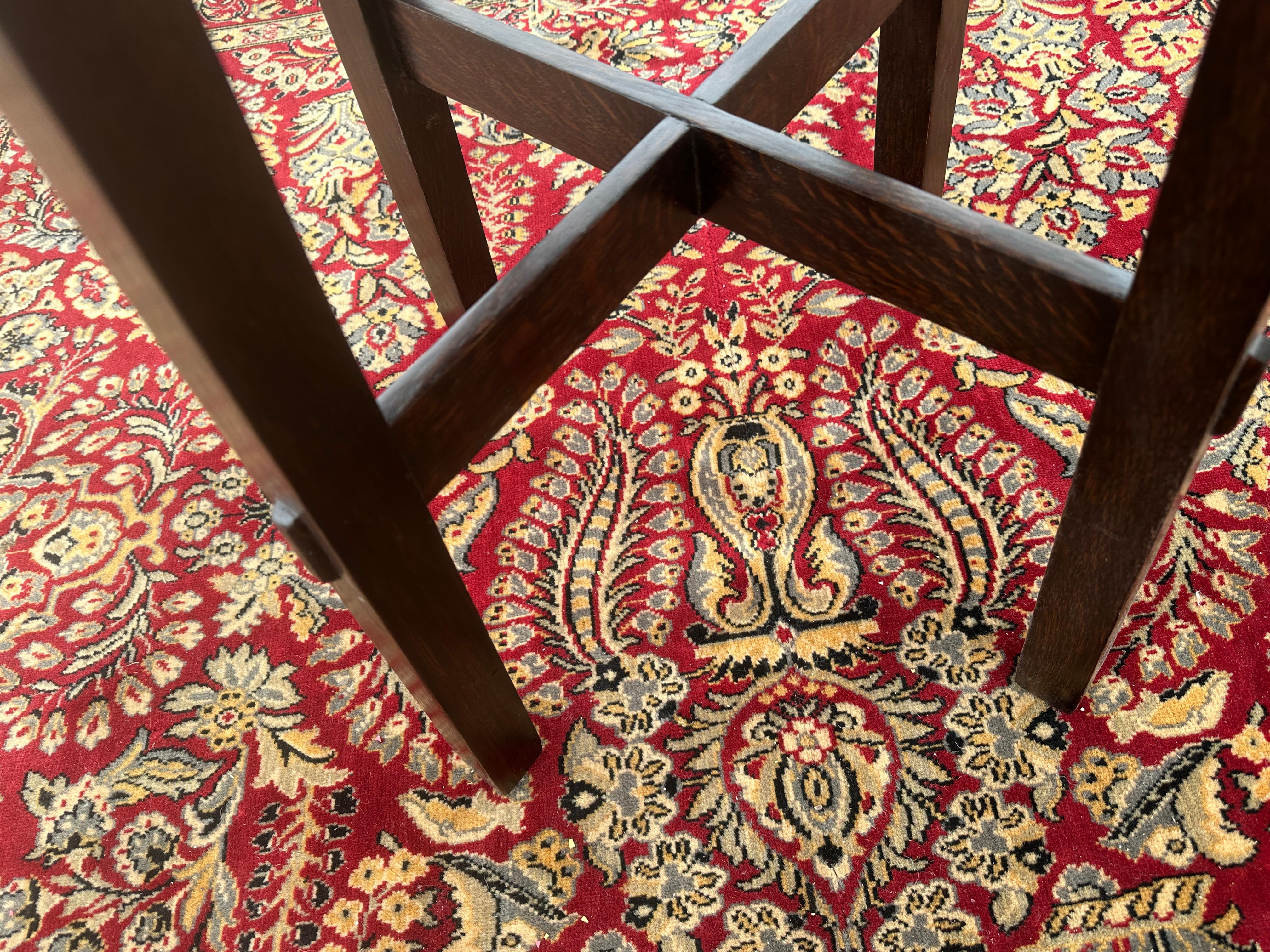 Mesa antigua Stickley Brothers con patas ensanchadas - ¡Firmada! - W8385  EXTRA   OFF en venta 2