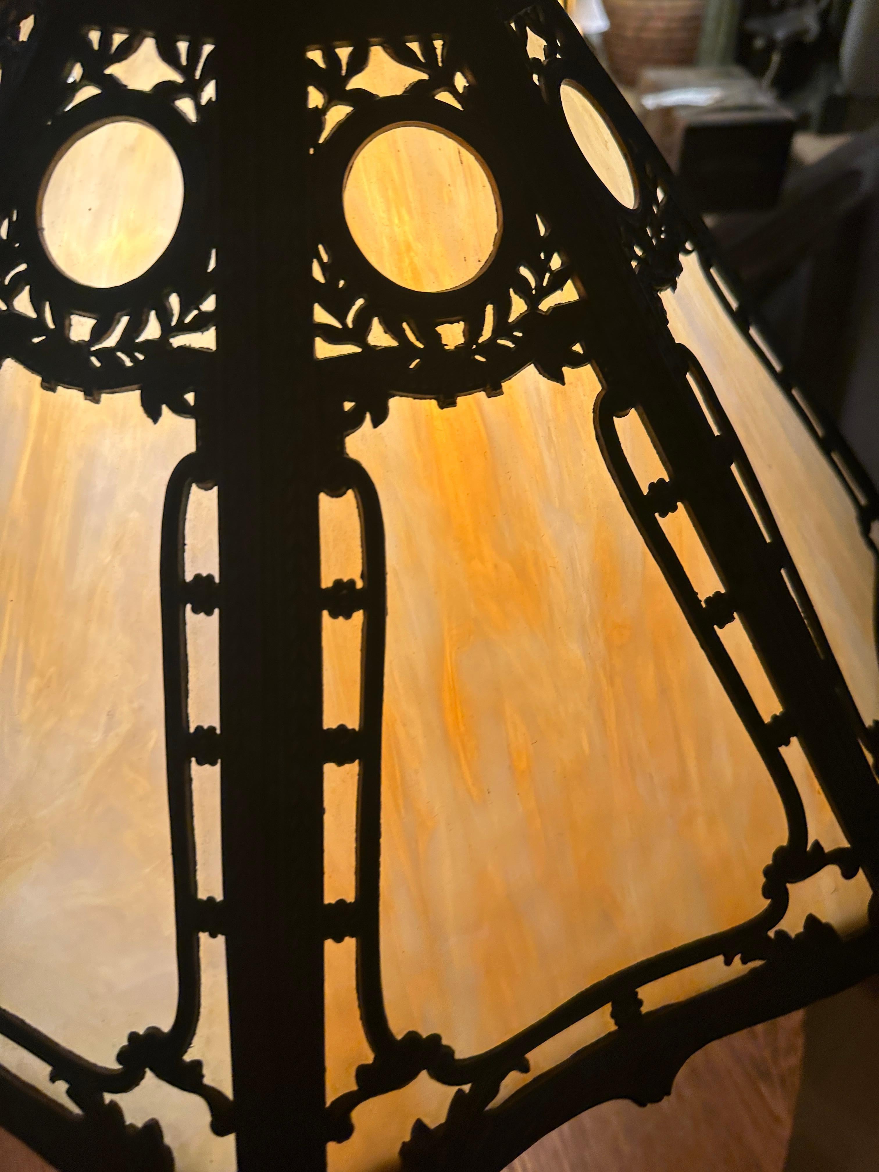 Superb Antique Table Lamp - W8340 In Good Condition For Sale In Shamokin Dam, PA