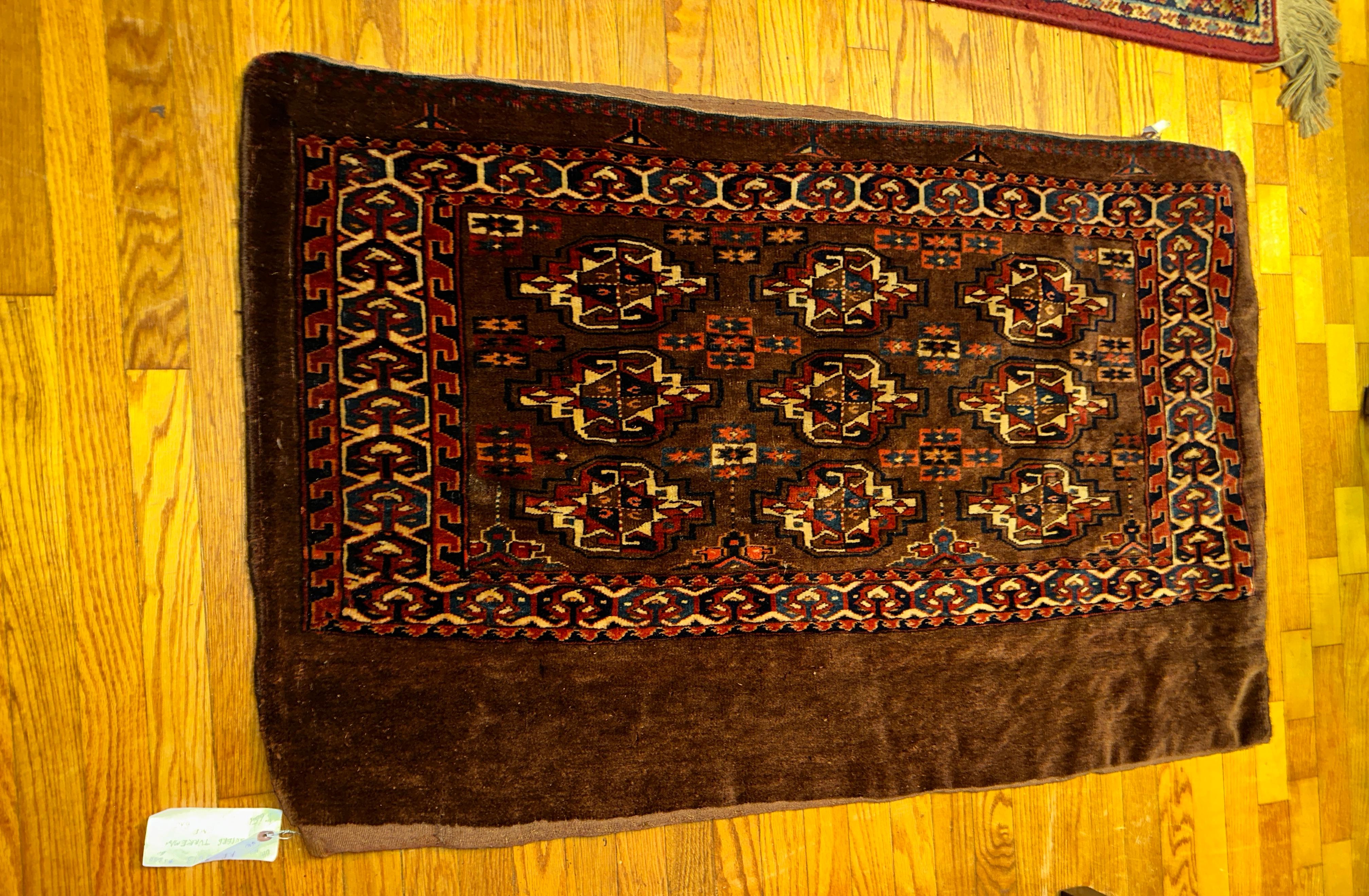 SUPERBO Tappeto antico turkmeno della fine del XIX secolo con faccia a sacco 

Si tratta di un superbo tappeto turkmeno Bag Face della fine del XIX secolo. È in ottime condizioni e non presenta segni di usura.  Realizzato con un'ottima selezione di