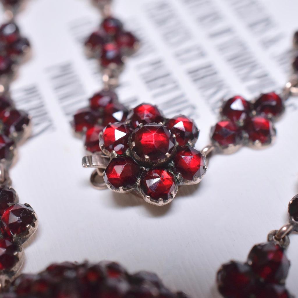 Superb Antique Victorian Bohemian Garnet Necklace Circa 1890 In Excellent Condition In NEW TOWN, AU