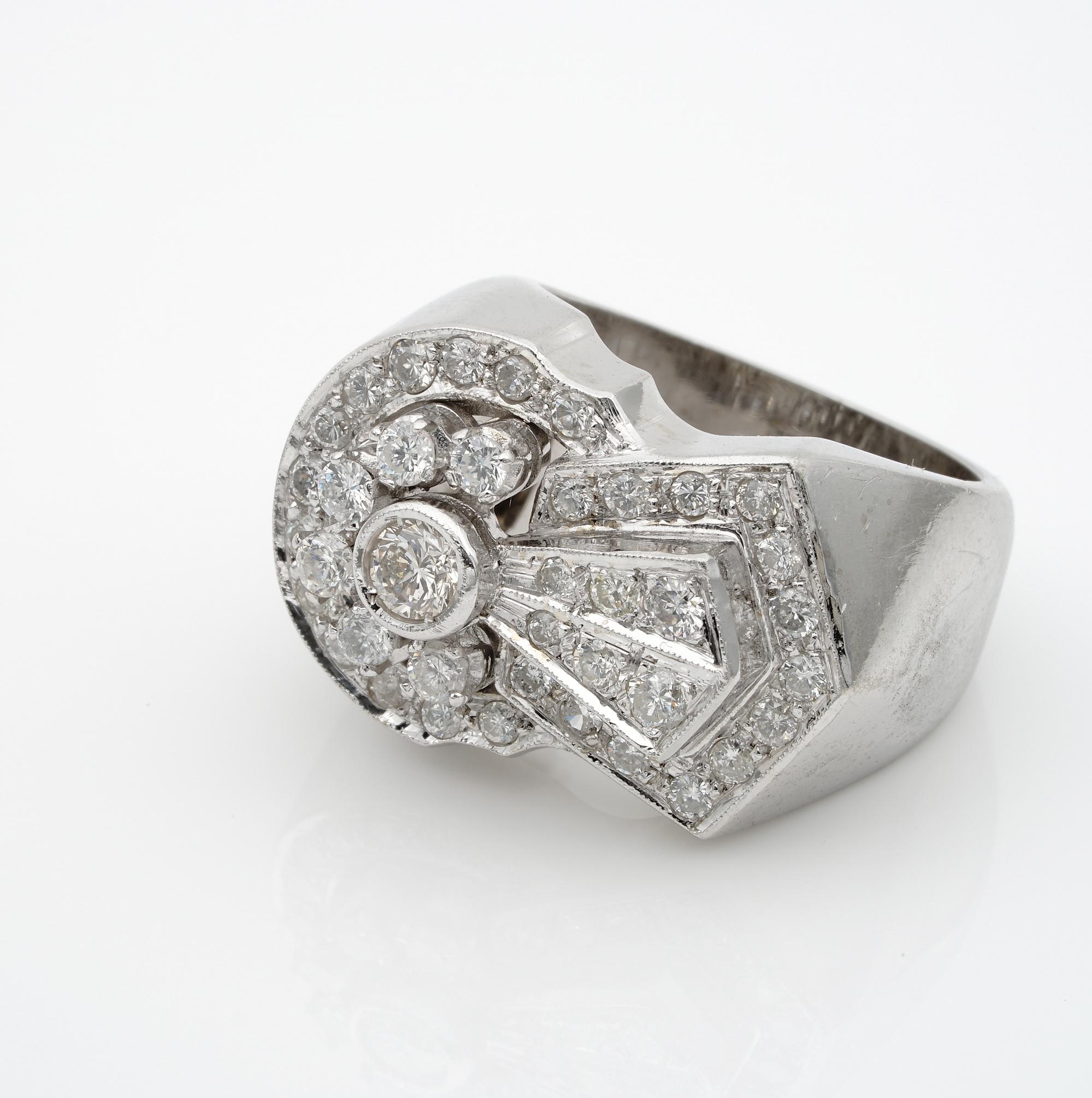 Superb Art Deco 1.73 Carat Diamond Huge and Bold Buckle Ring In Good Condition For Sale In Napoli, IT