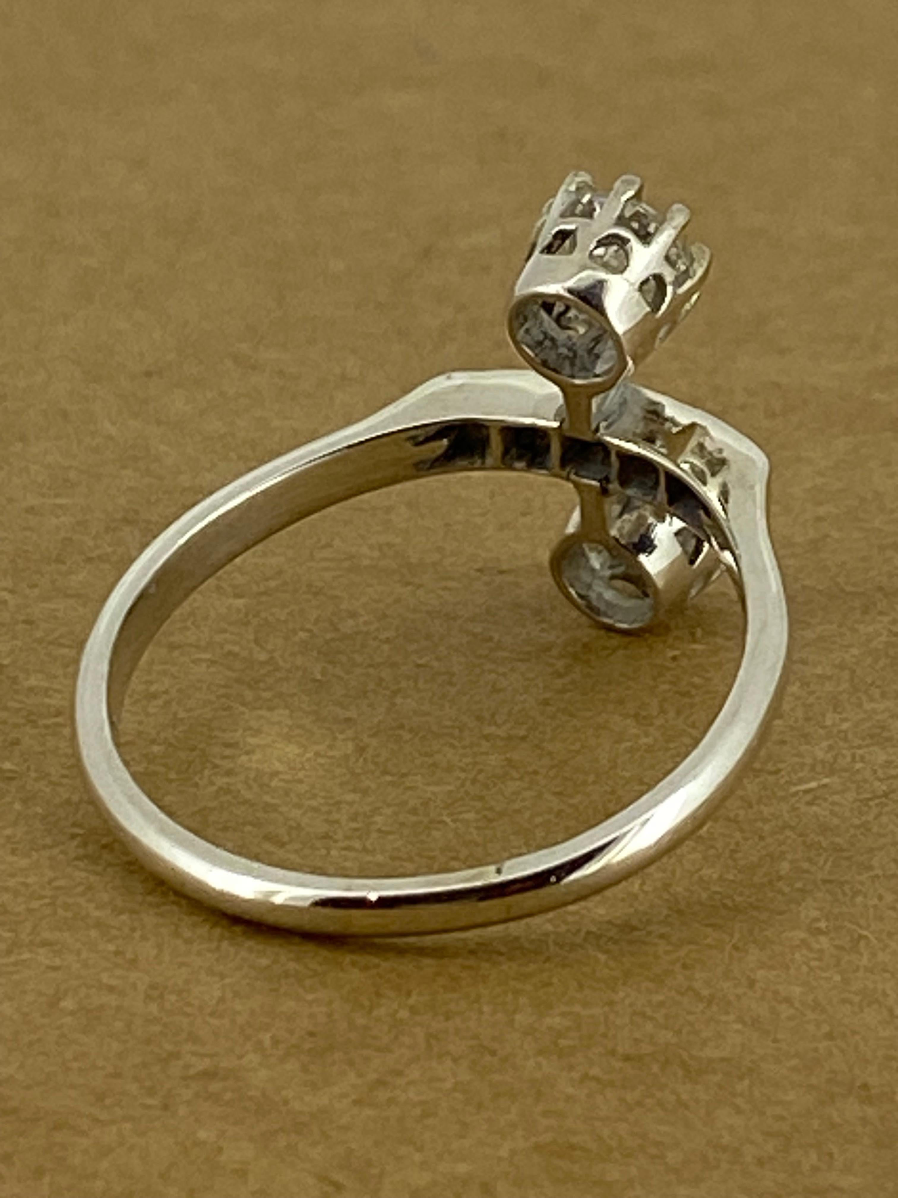 Superb Art-Deco 2-Stone 1.20ct Old-European Cut Diamond Ring in 18K & Platinum In Excellent Condition For Sale In MELBOURNE, AU