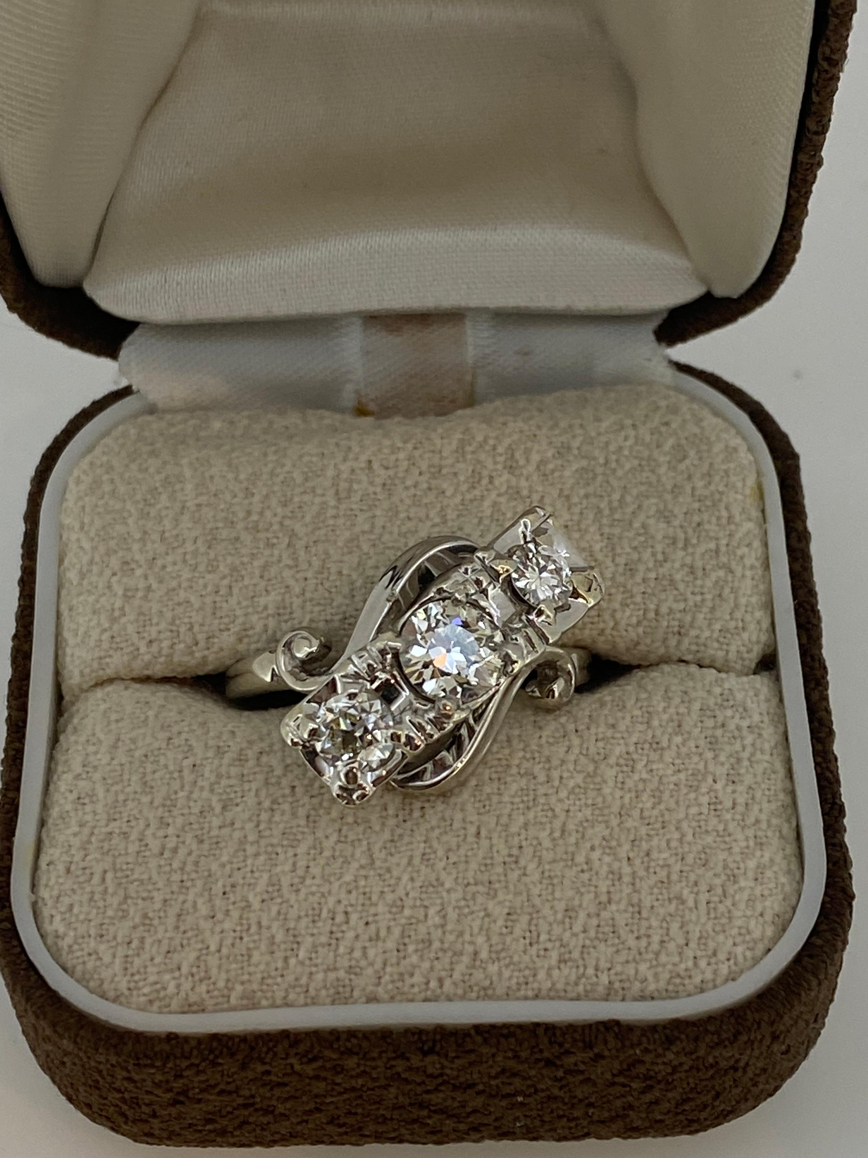 Women's Superb Art-Deco 3-Stone 1.35ct Old-European Cut Diamond Ring in 18K & Platinum For Sale