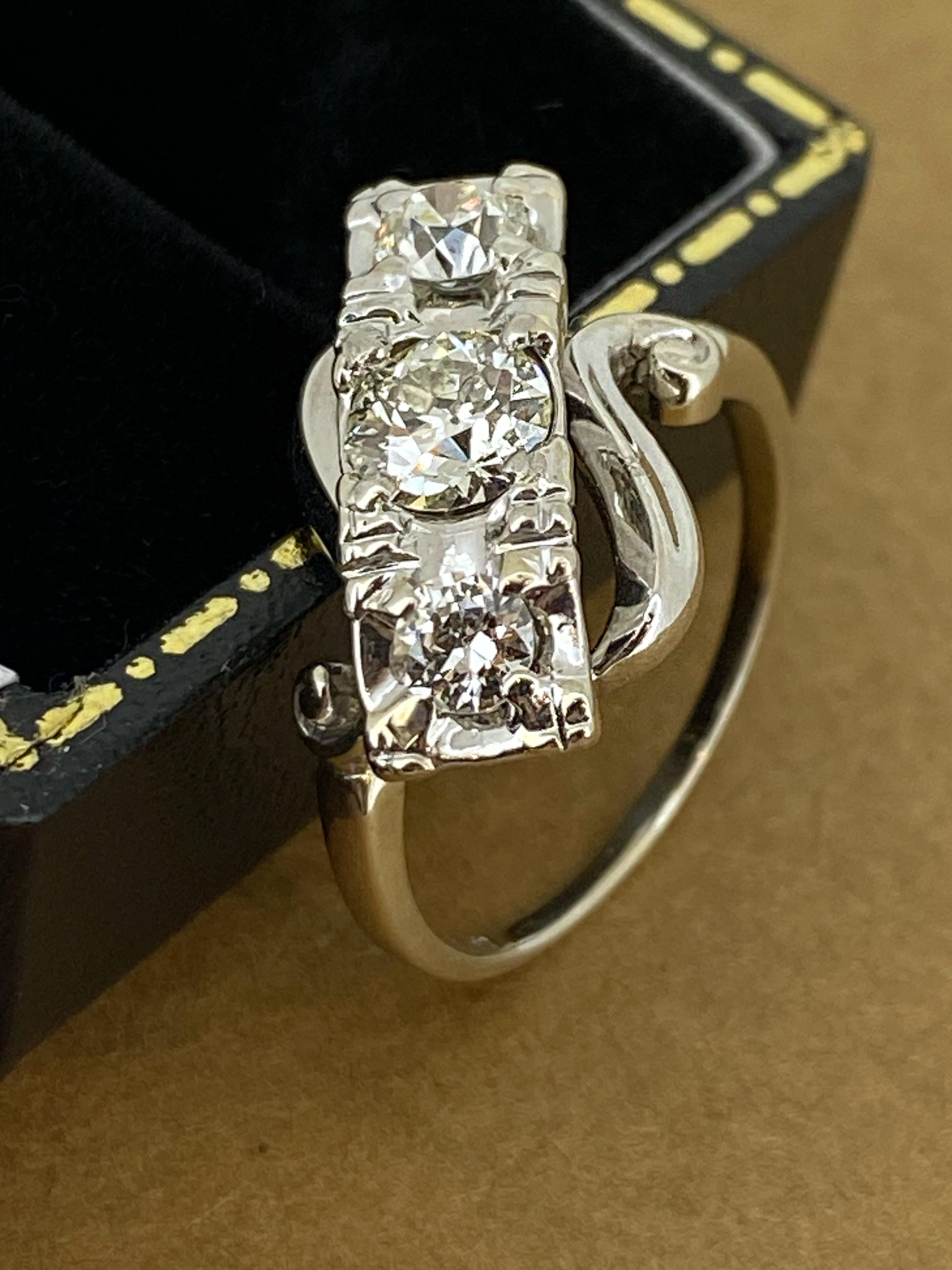 Superb Art-Deco 3-Stone 1.35ct Old-European Cut Diamond Ring in 18K & Platinum For Sale 1