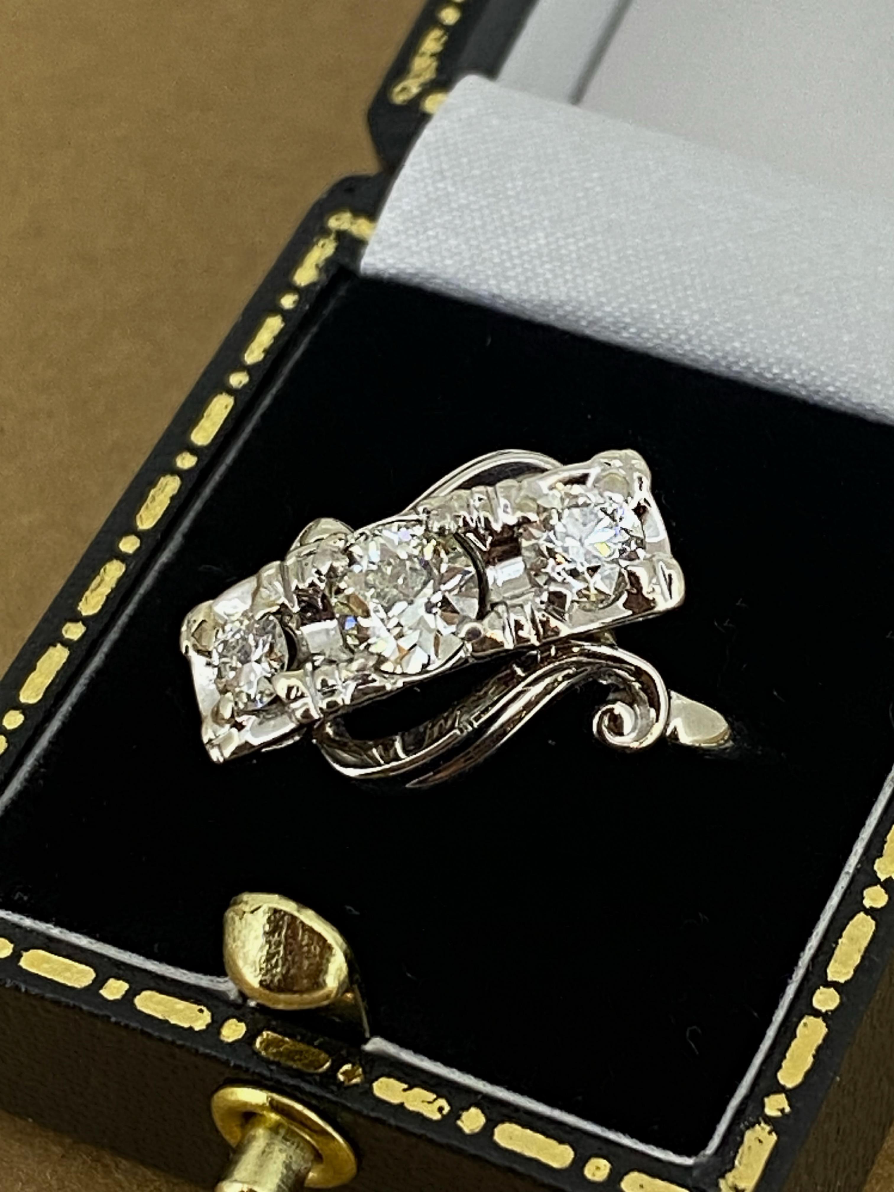 Superb Art-Deco 3-Stone 1.35ct Old-European Cut Diamond Ring in 18K & Platinum For Sale 2