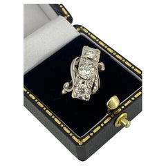 Superbe bague Art déco à 3 pierres avec diamant taille européenne ancienne de 1,35 carat en 18 carats et platine