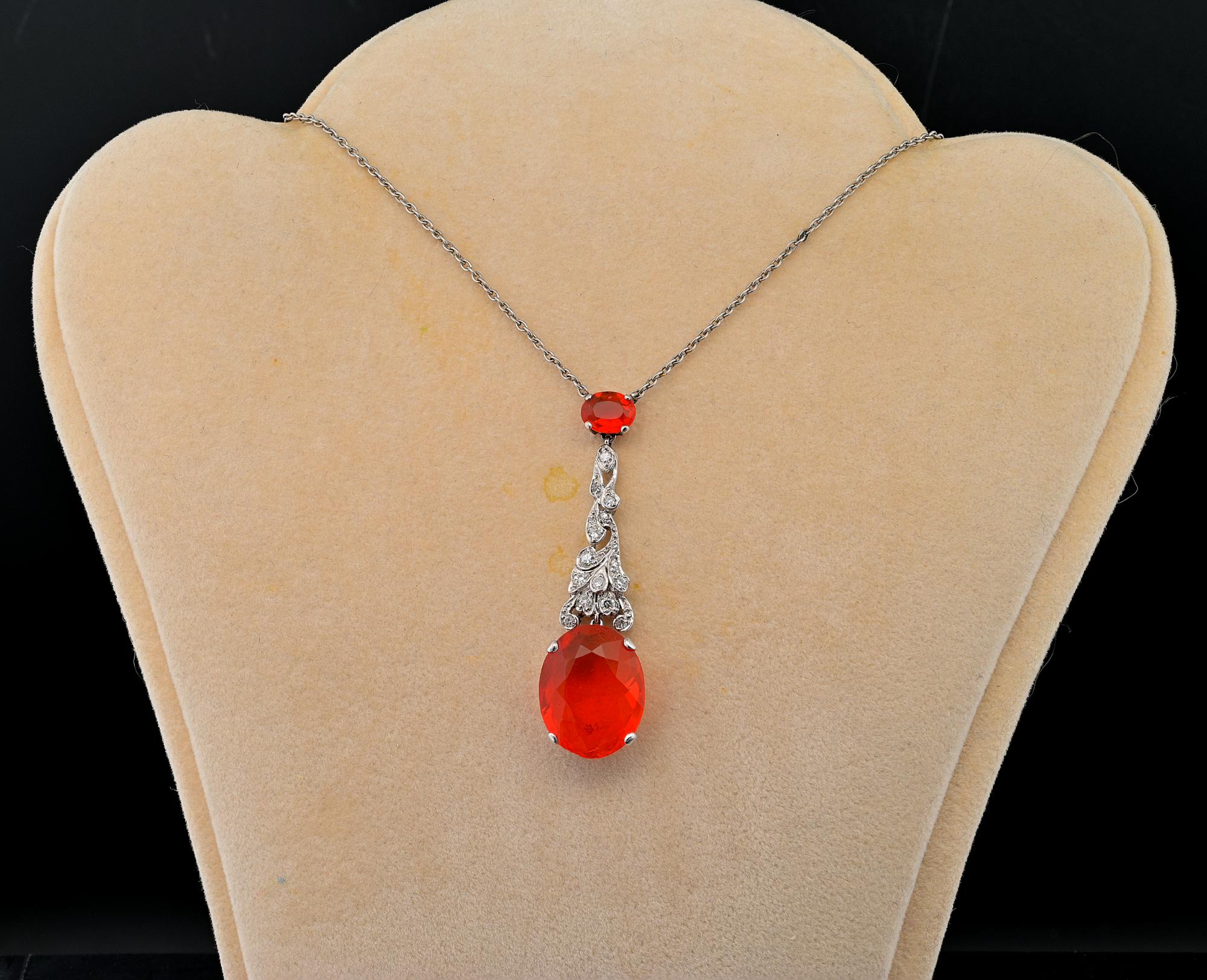 Donna Superb Art Deco 7.70 Ct Fire Opal Diamond Necklace 18 KT in vendita