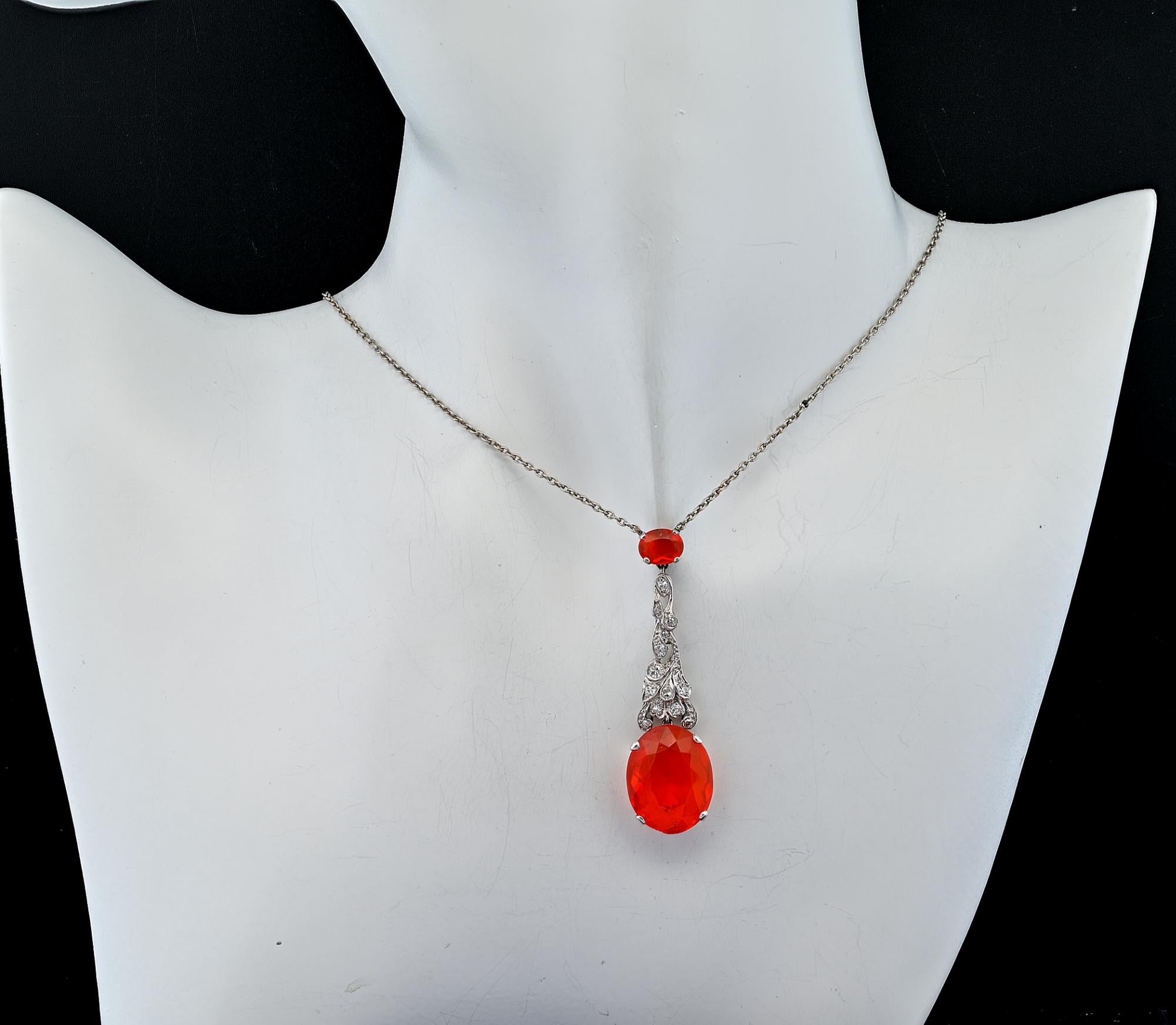 Superb Art Deco 7.70 Ct Fire Opal Diamond Necklace 18 KT in vendita 1