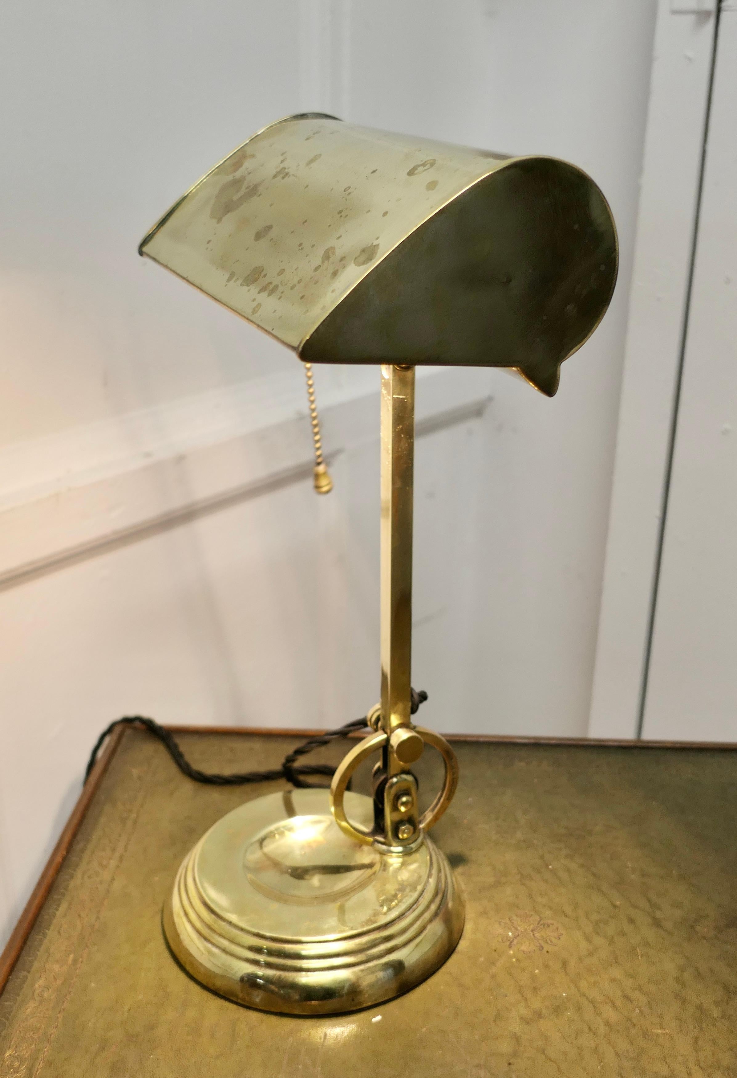 Superbe lampe de bureau Art Déco en laiton articulé pour banquiers en vente 3