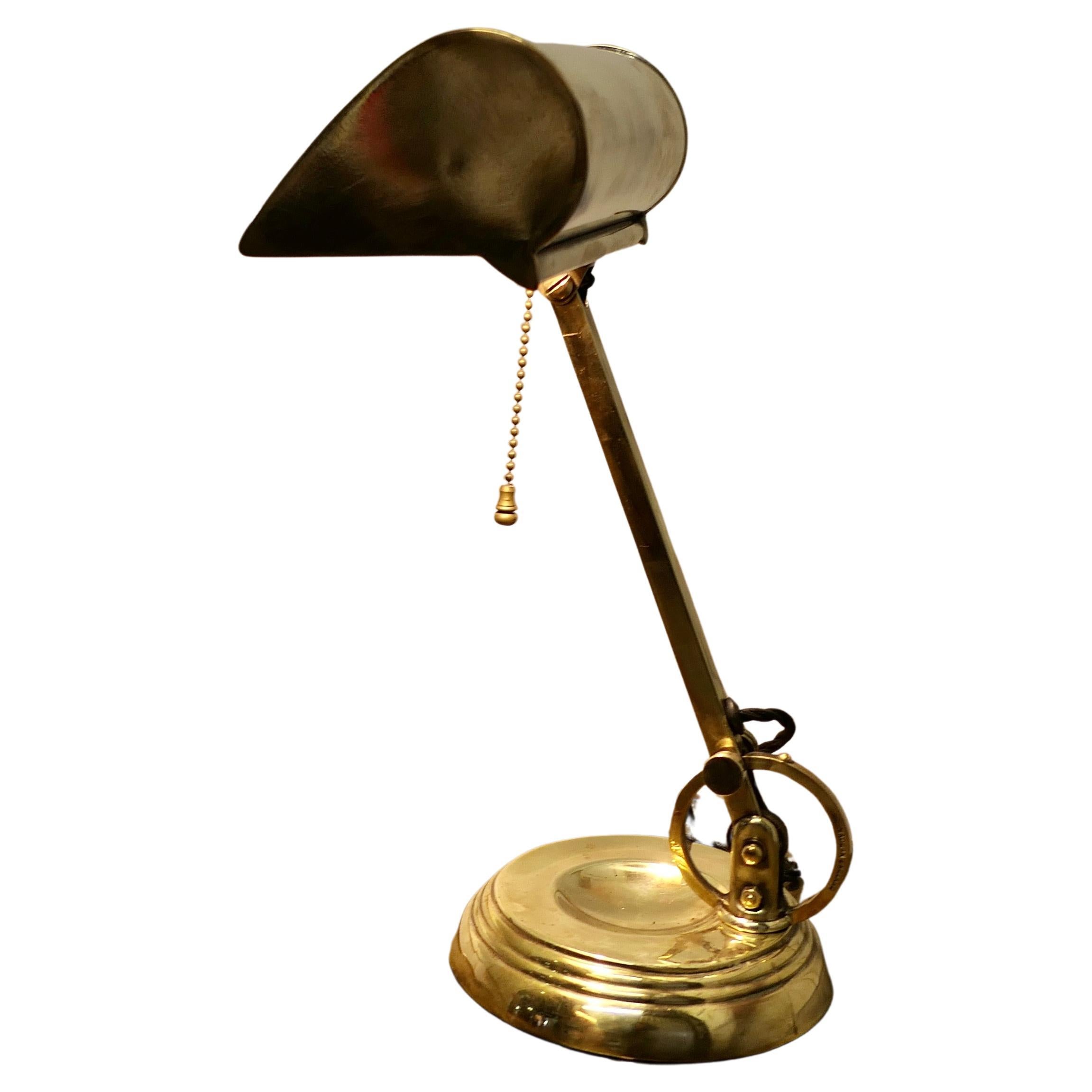 Superbe lampe de bureau Art Déco en laiton articulé pour banquiers en vente