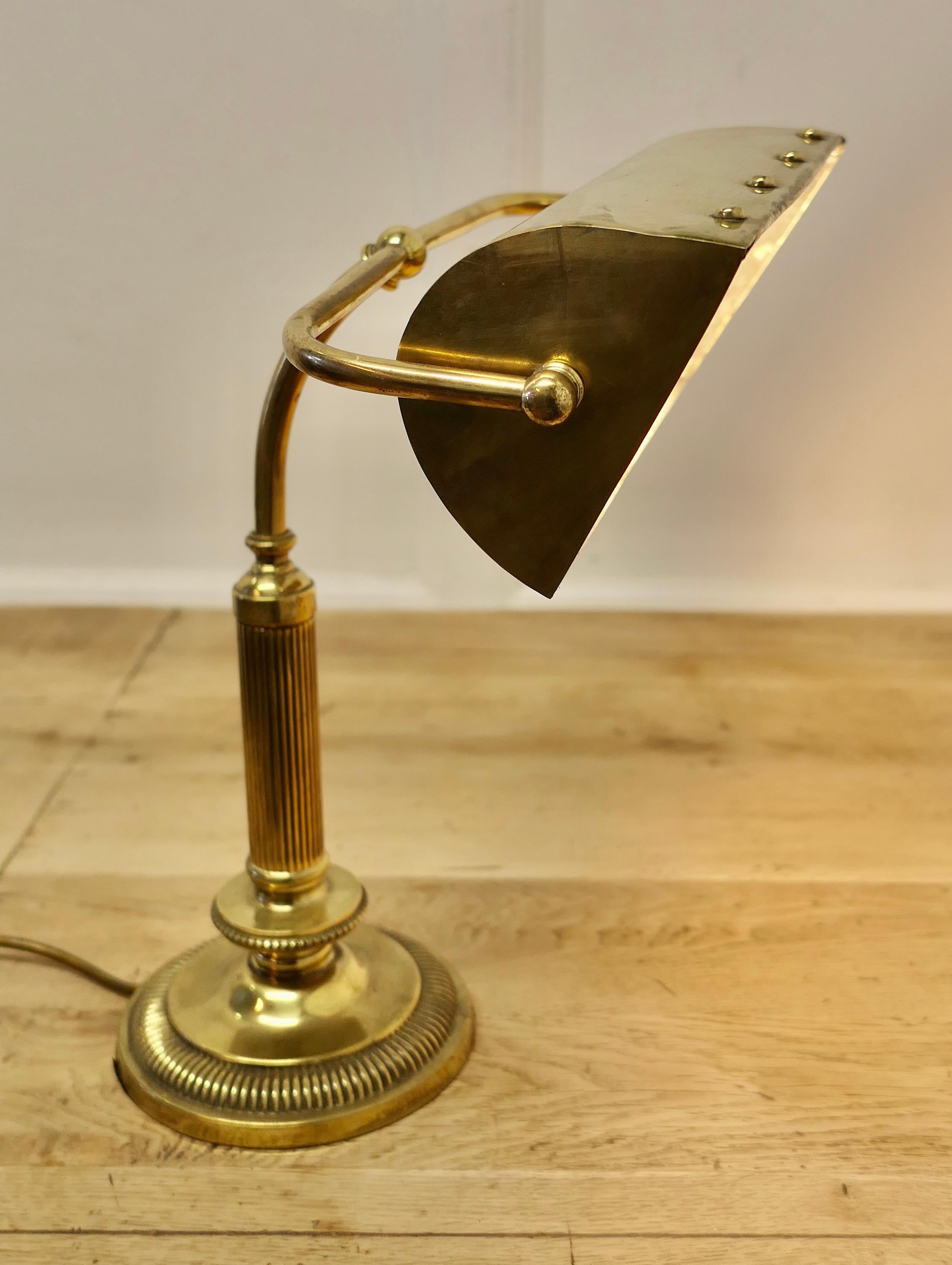 Superbe lampe de bureau Art Déco Bankers en laiton Bon état - En vente à Godshill, Isle of Wight