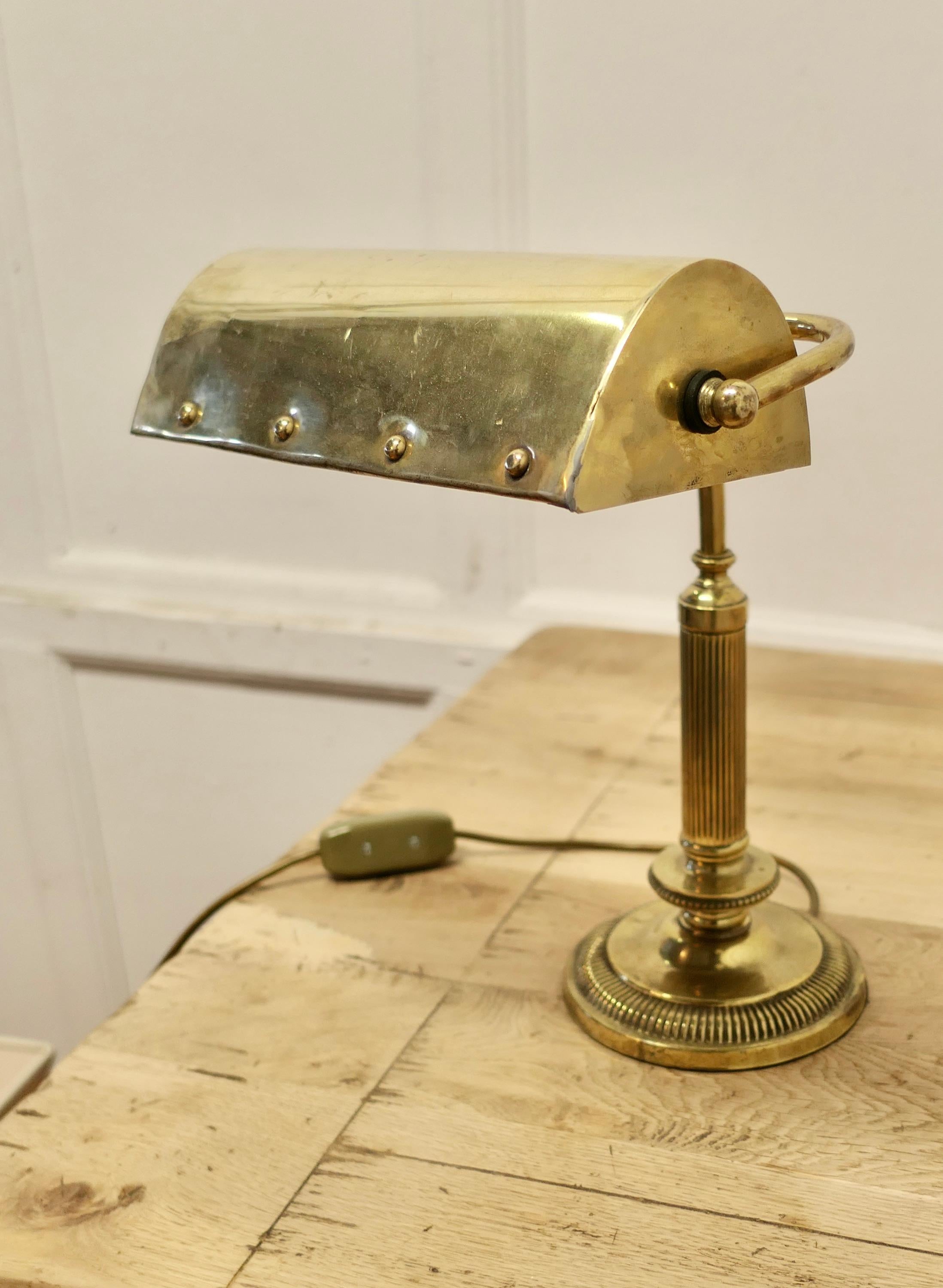 Superbe lampe de bureau Art Déco Bankers en laiton en vente 1