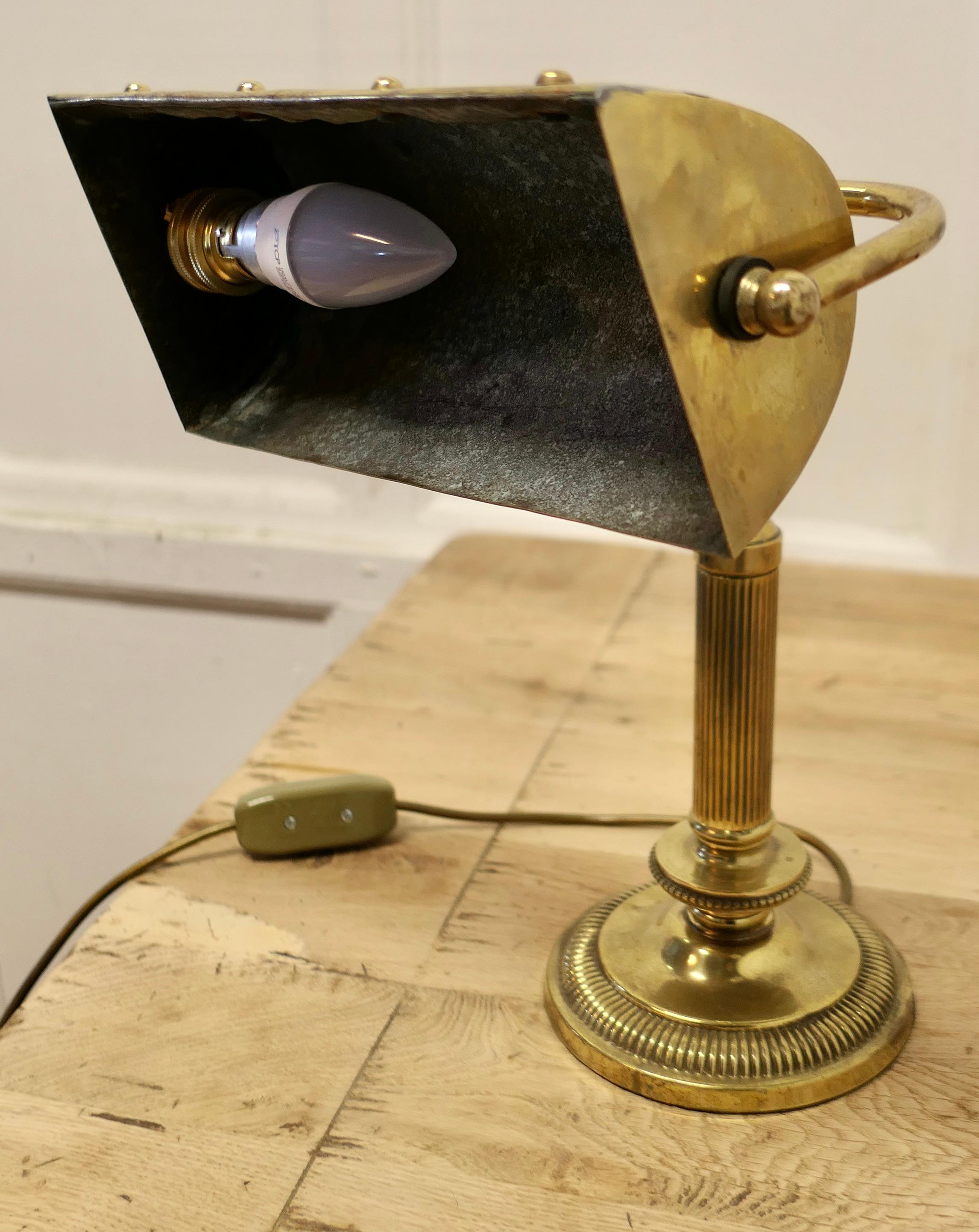 Superbe lampe de bureau Art Déco Bankers en laiton en vente 2