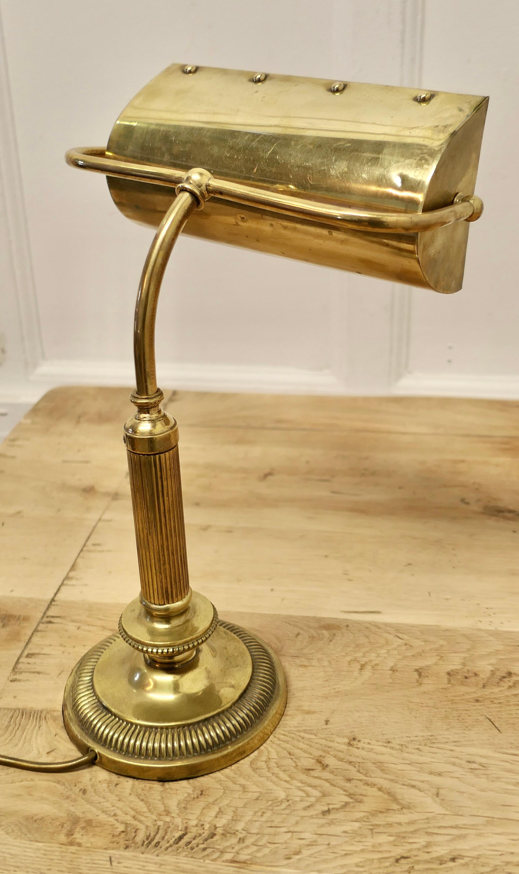 Superbe lampe de bureau Art Déco Bankers en laiton en vente 3