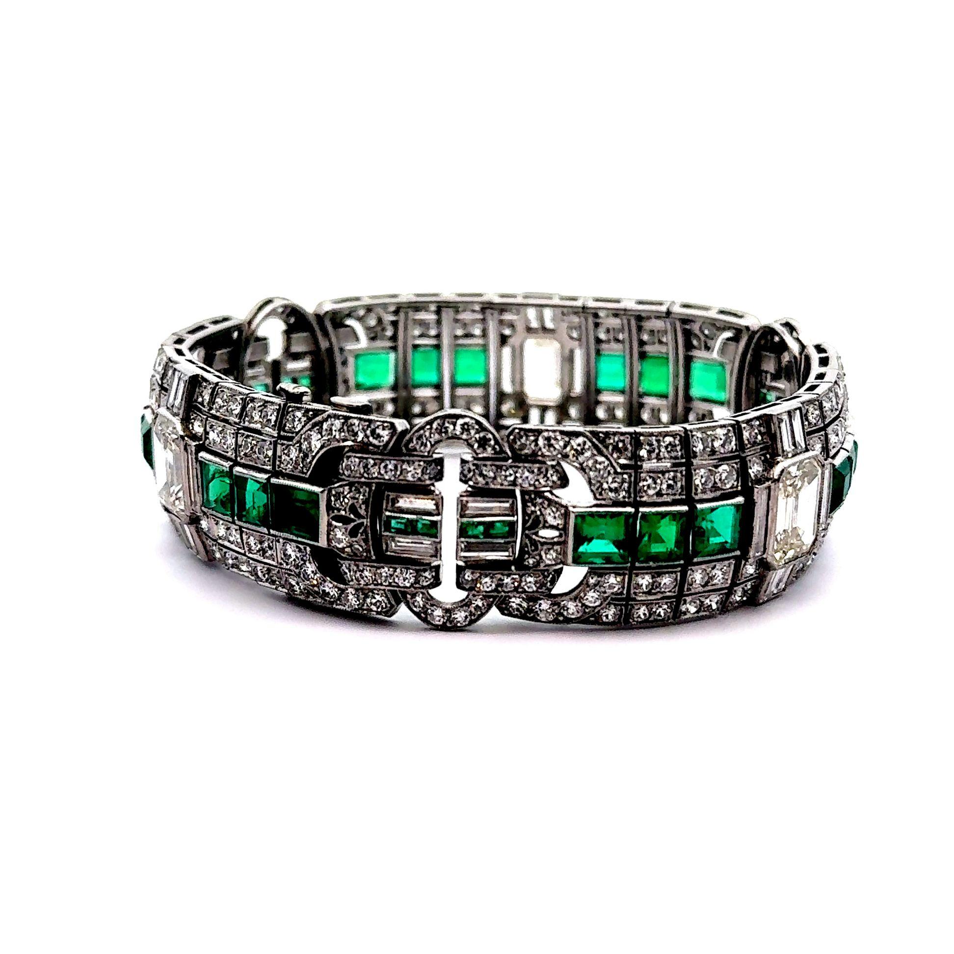 Taille mixte Superbe bracelet Art Déco en diamant, émeraude et platine, circa 1929 en vente