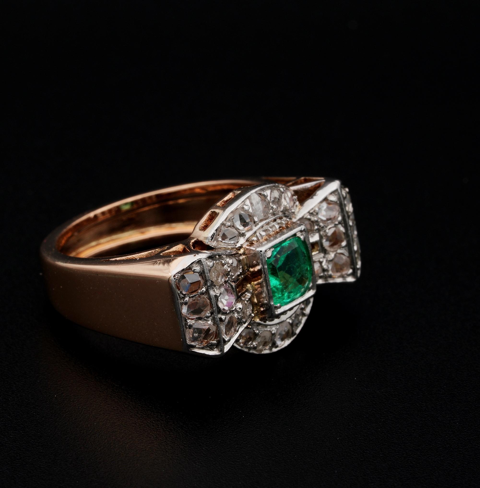 Superb Art Deco Emerald and Diamond Bow Ring In Good Condition For Sale In Napoli, IT