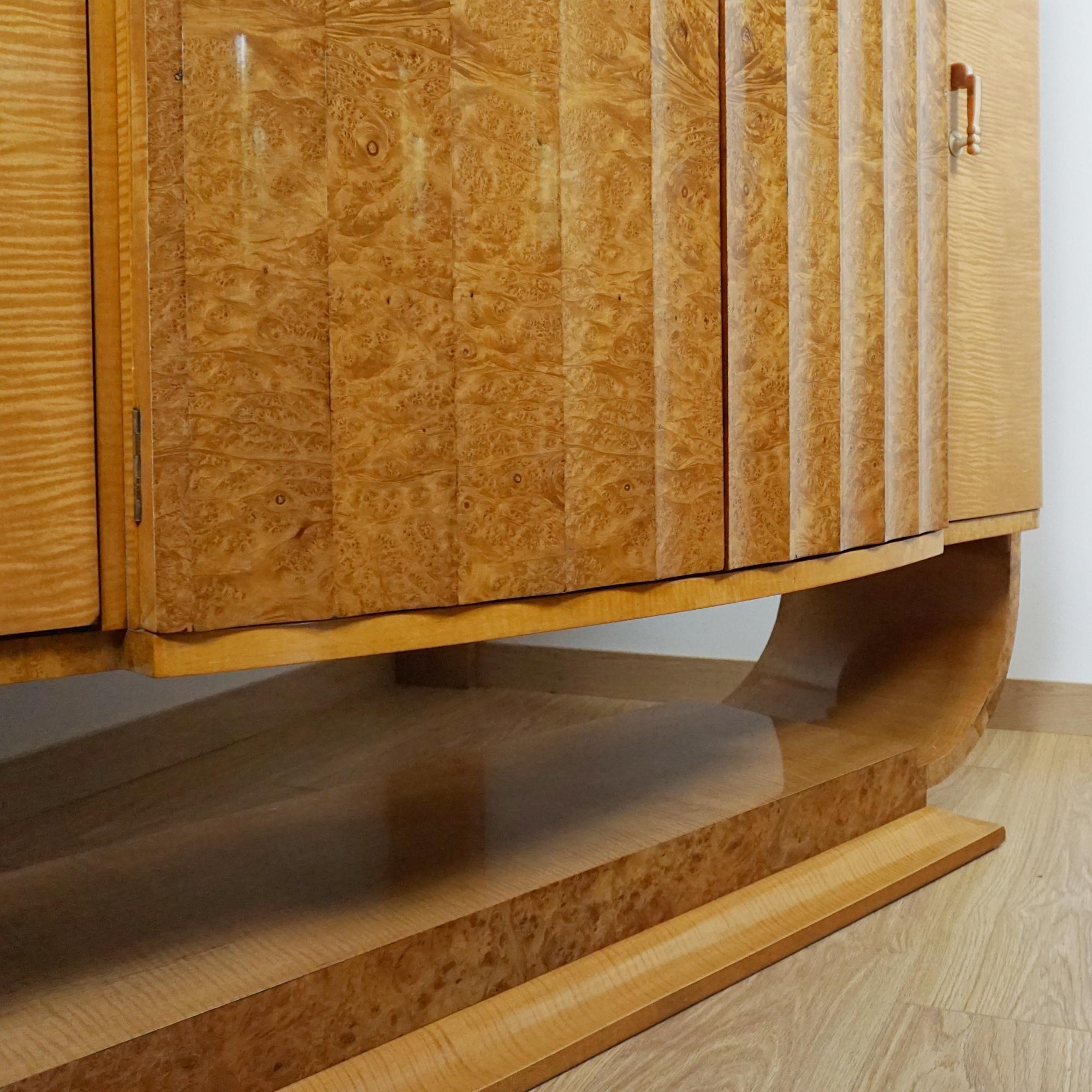 Superb Art Deco Satin Birch and Walnut Cocktail Cabinet For Sale 5