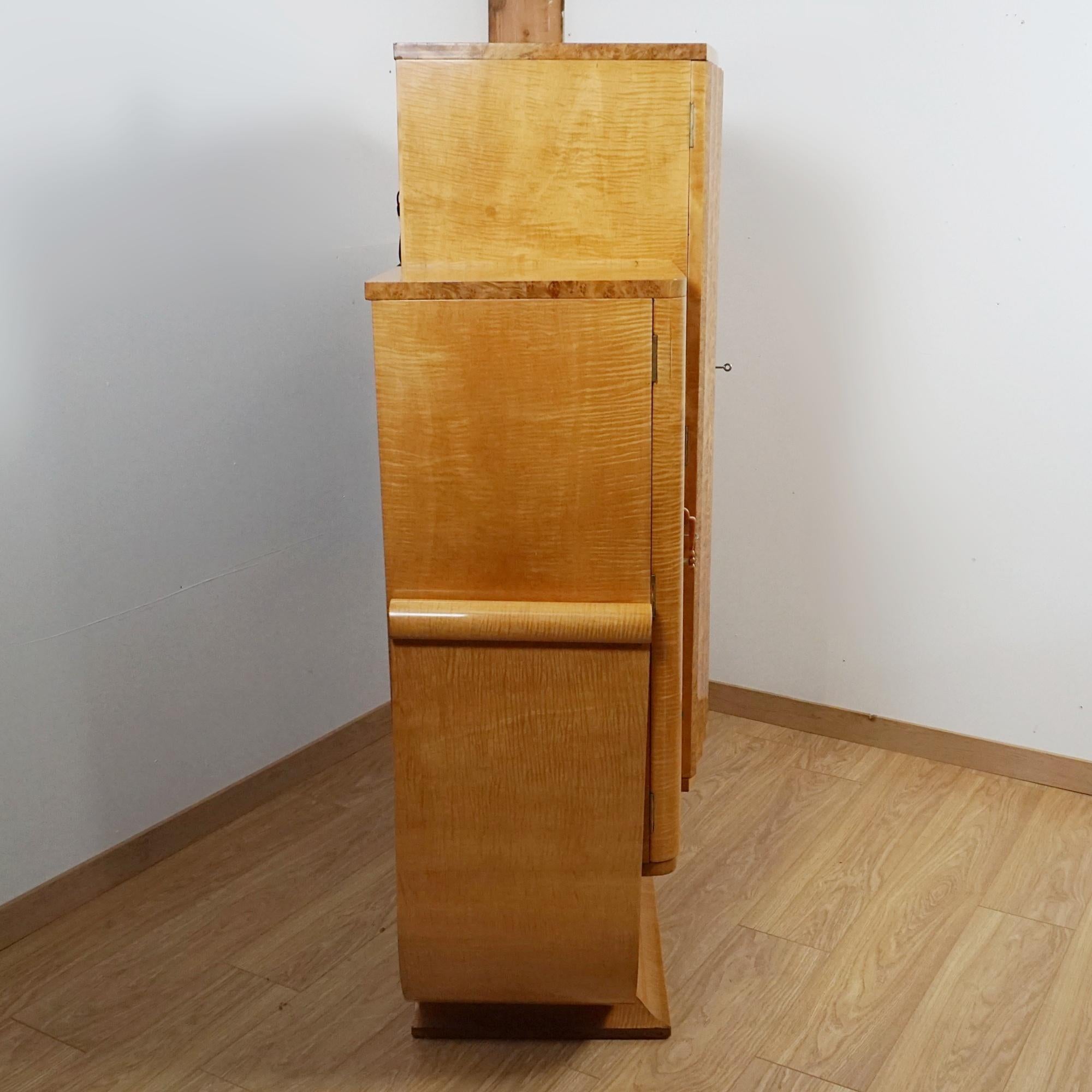 Superb Art Deco Satin Birch and Walnut Cocktail Cabinet For Sale 7