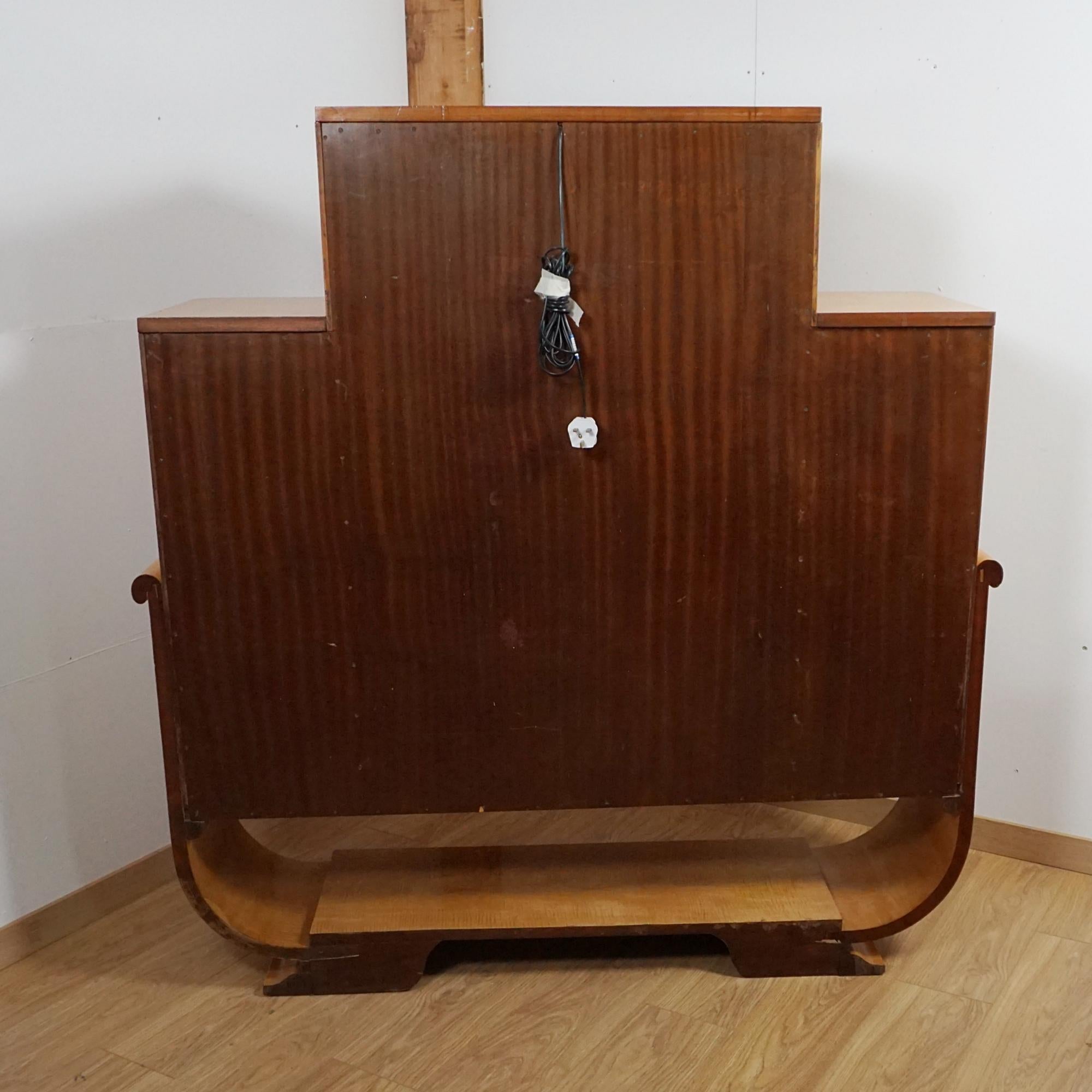 Superb Art Deco Satin Birch and Walnut Cocktail Cabinet For Sale 8