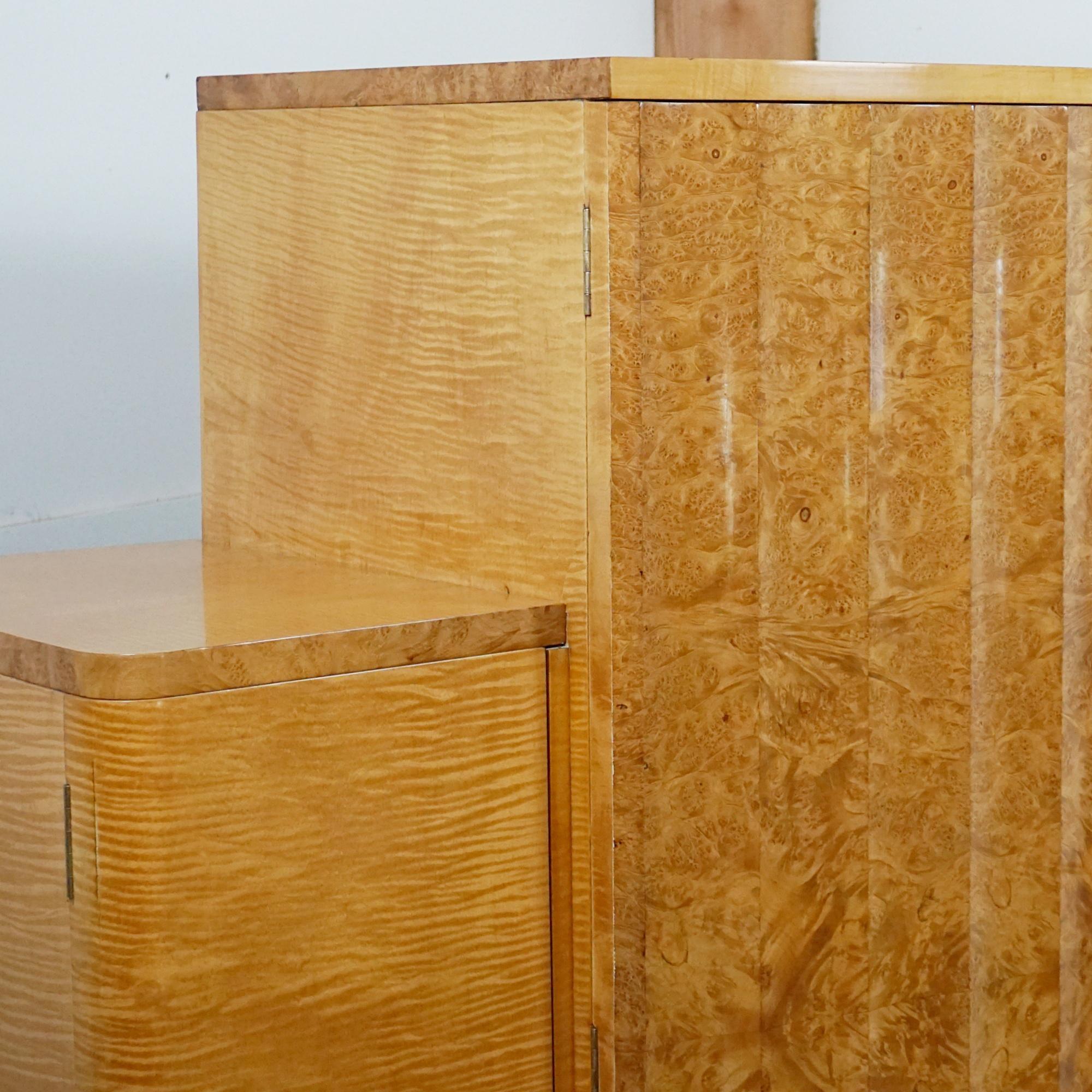 Superb Art Deco Satin Birch and Walnut Cocktail Cabinet In Good Condition For Sale In Forest Row, East Sussex