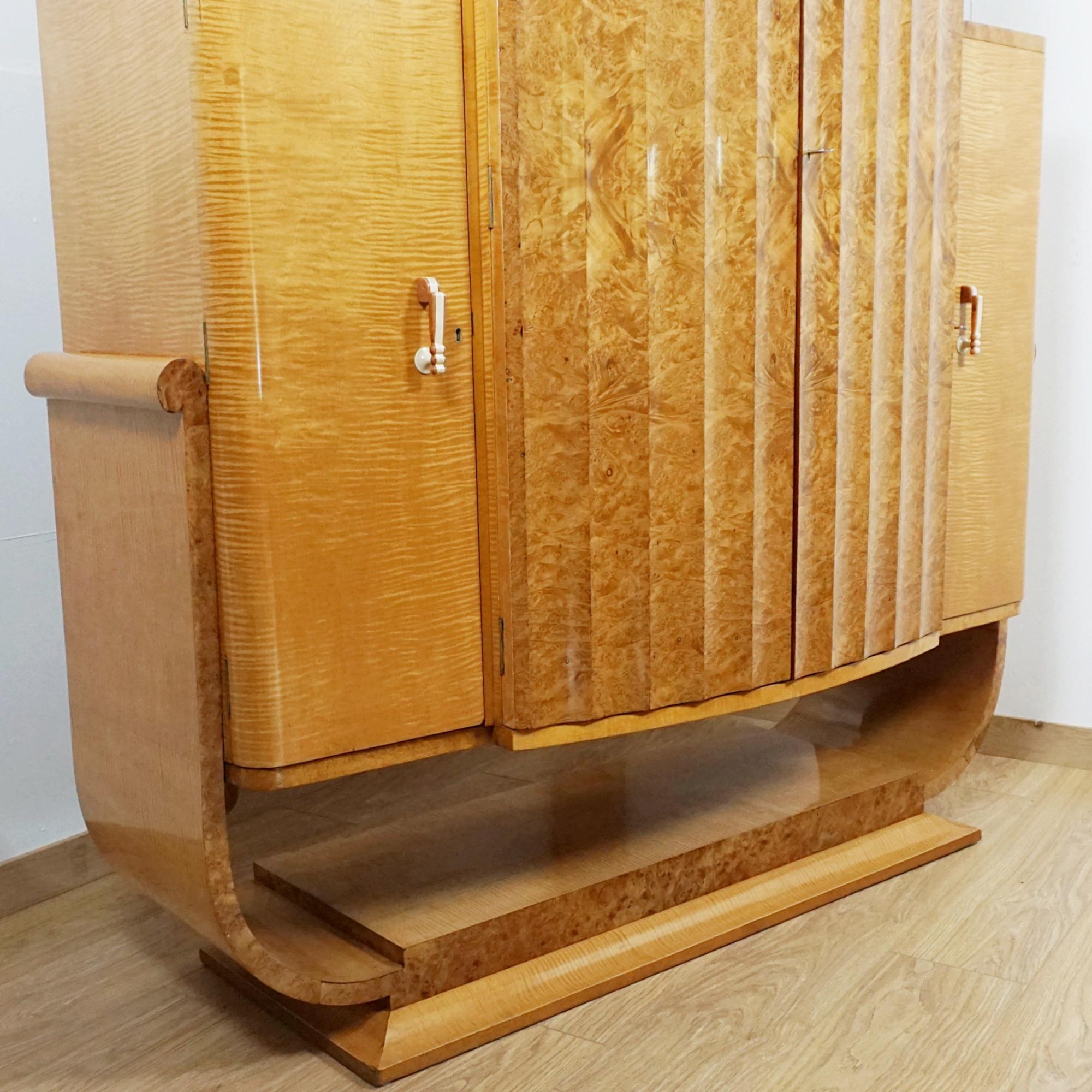 20th Century Superb Art Deco Satin Birch and Walnut Cocktail Cabinet For Sale