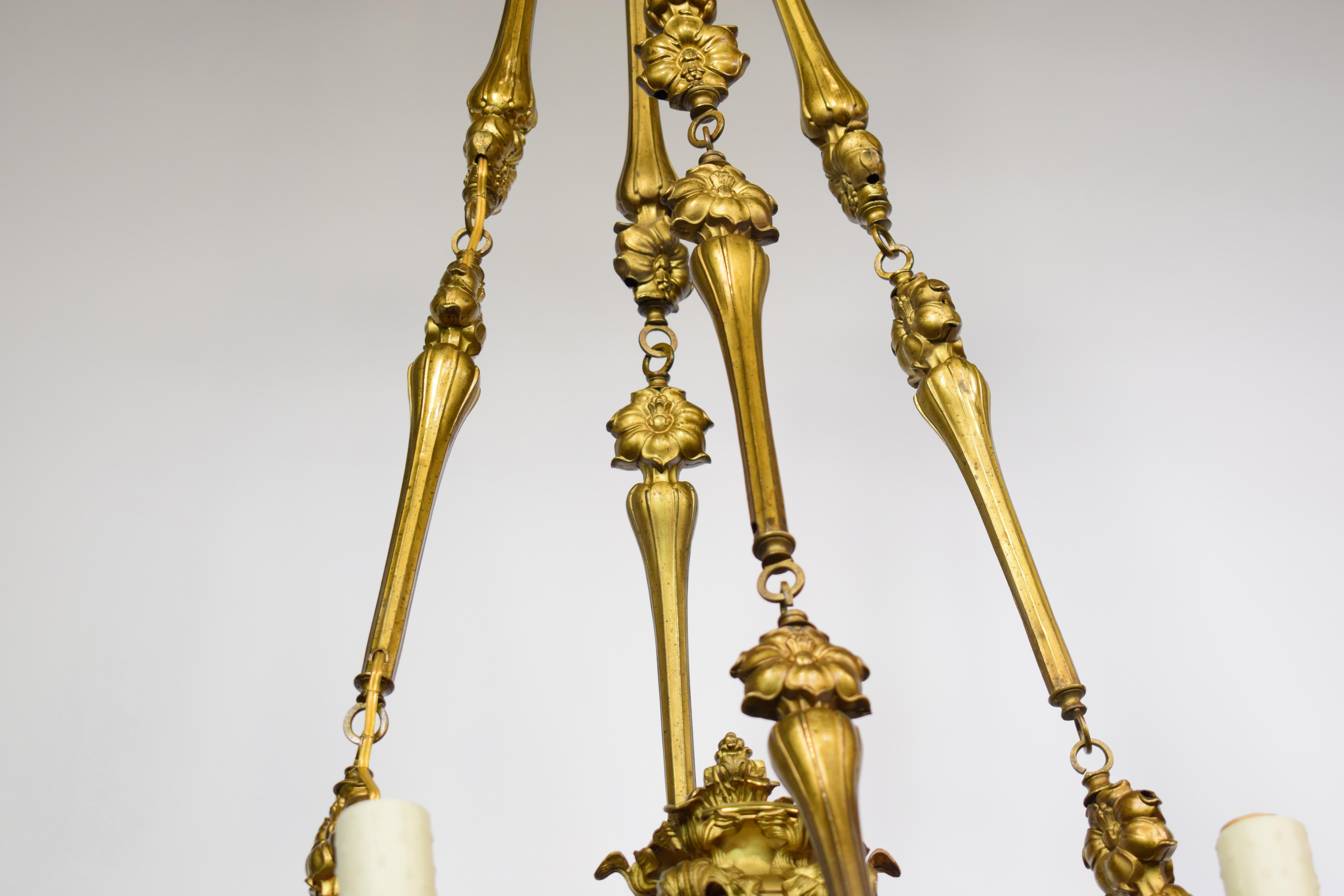 Français Superbe lustre Art Nouveau en bronze doré en vente