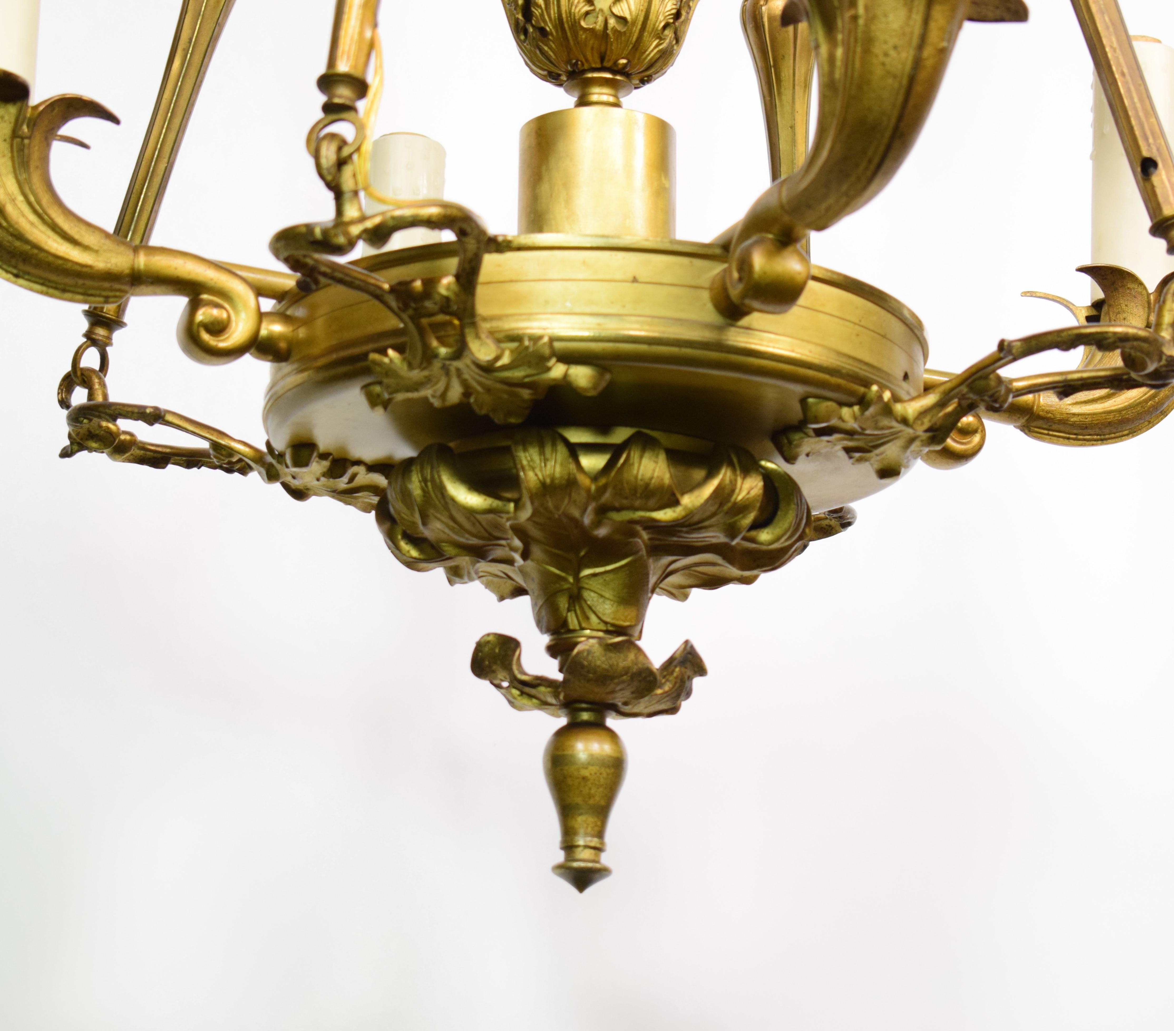 Superbe lustre Art Nouveau en bronze doré Bon état - En vente à Atlanta, GA