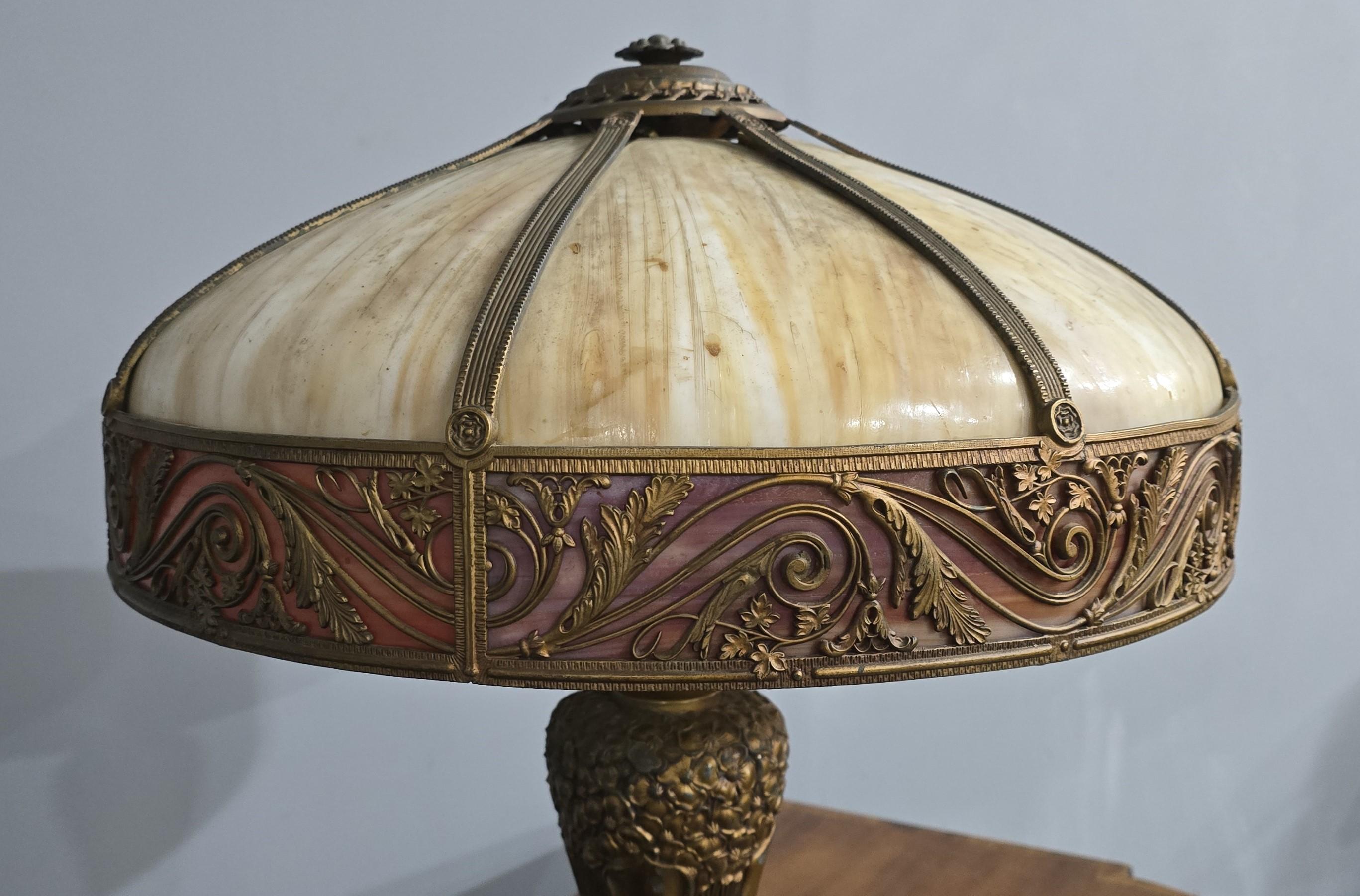 Vetro policromo Superba lampada Art Noveau di The Charles Parker Company in vendita