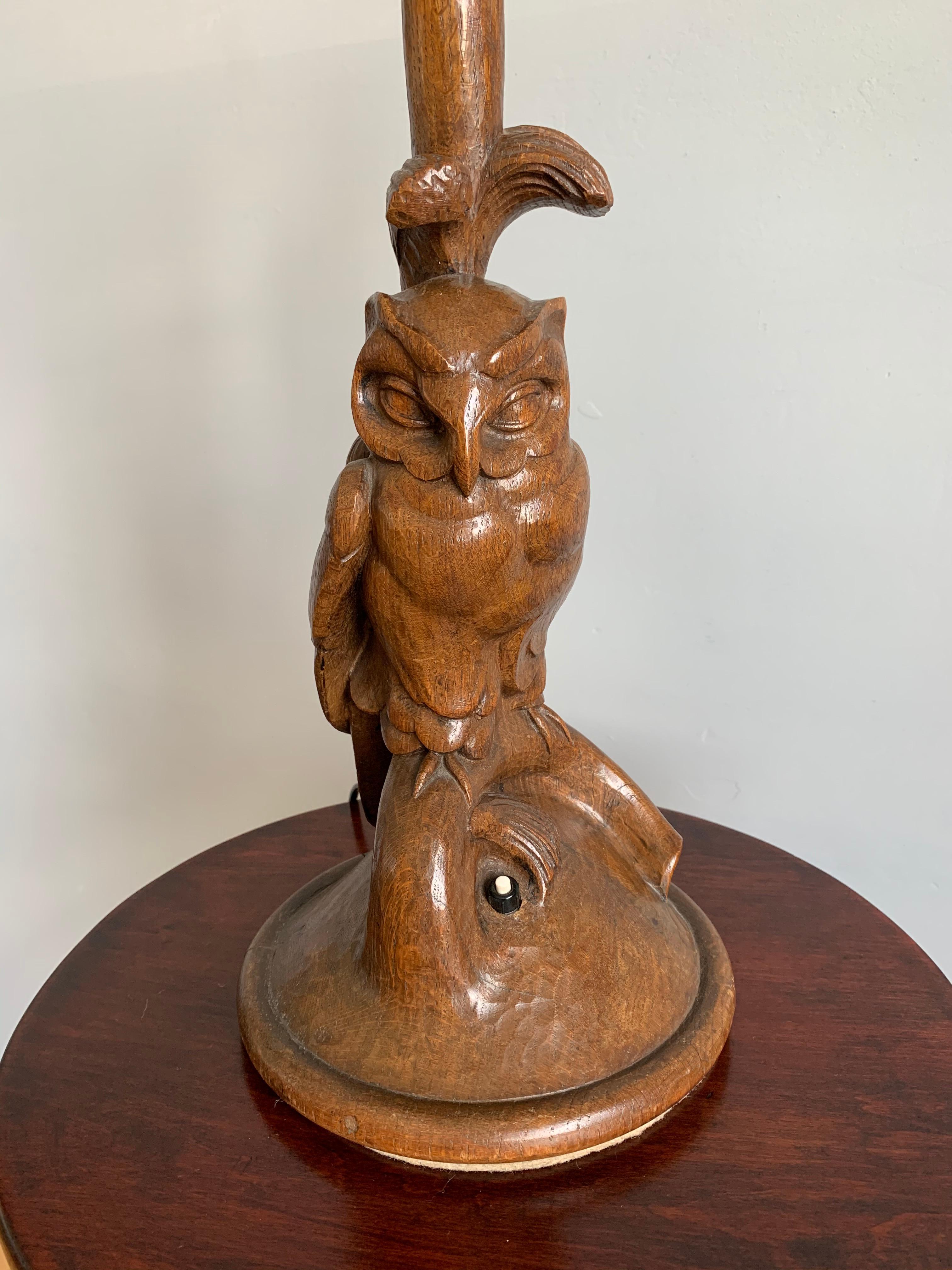 Stylish Arts & Crafts Hand Carved Oak Owl Sculpture Desk or Table Lamp 1920 9