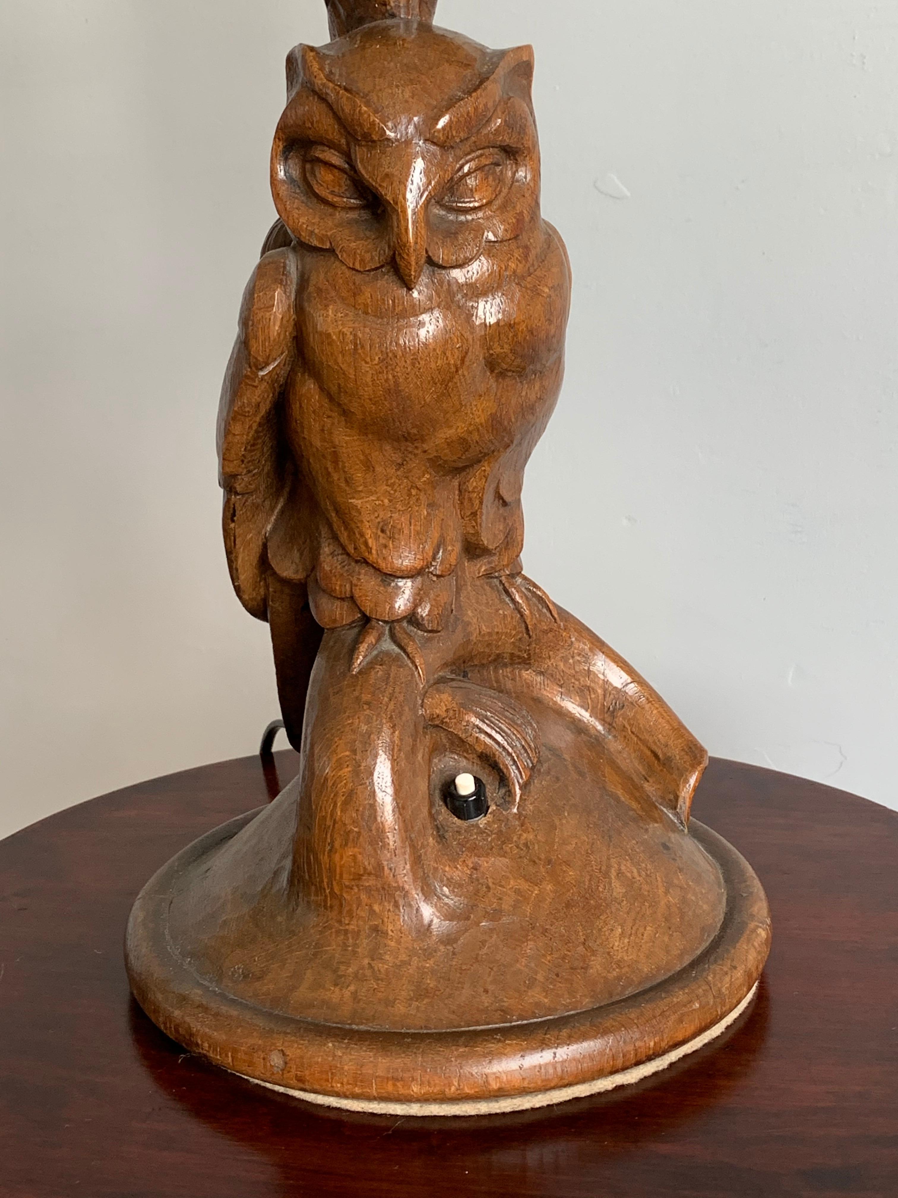 Hand-Carved Stylish Arts & Crafts Hand Carved Oak Owl Sculpture Desk or Table Lamp 1920
