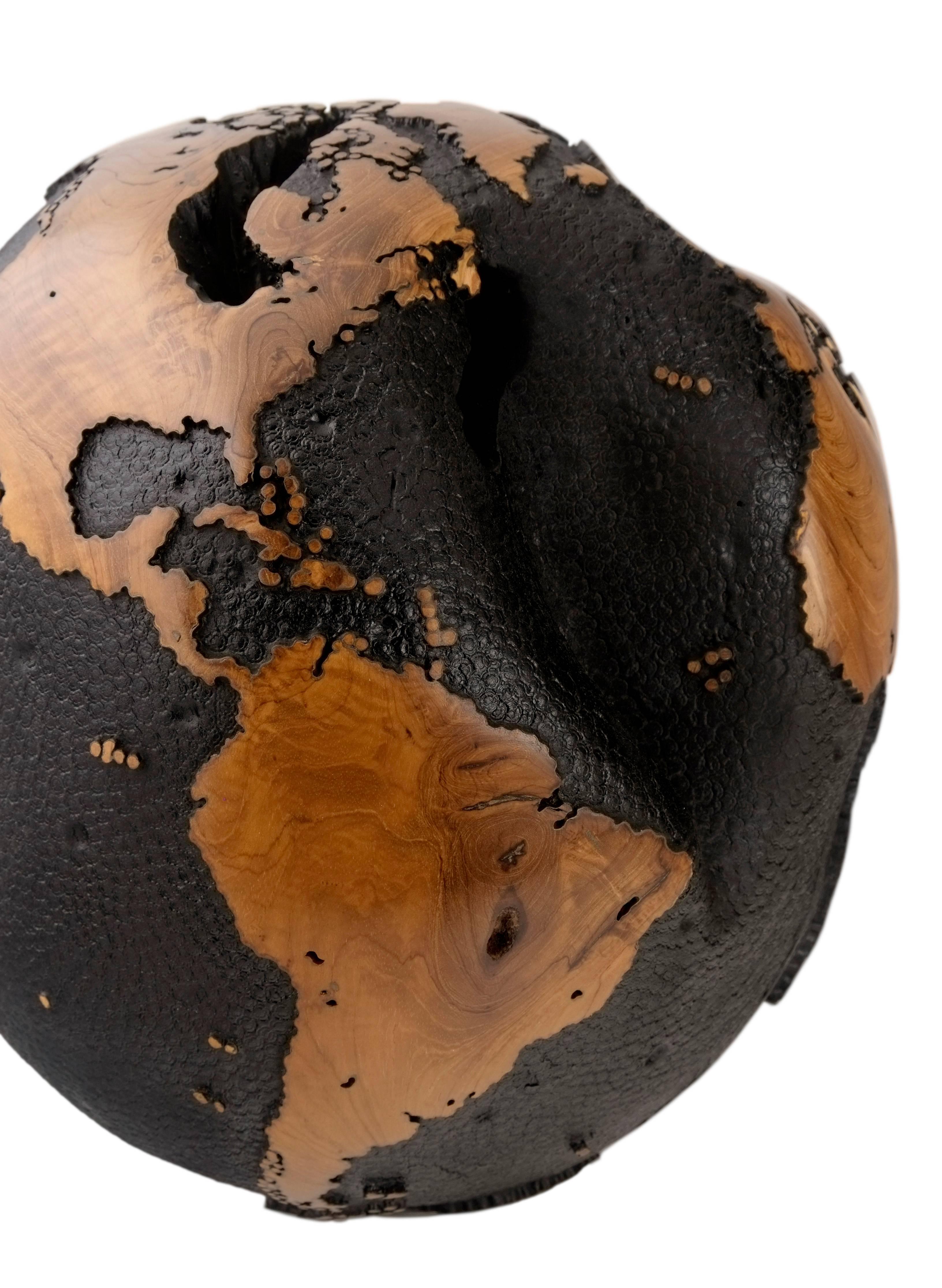 Superb Black, Wooden Globe with Iron Layer, Black Paint, Hammered Finish, 30 cm In Excellent Condition In Saint-Ouen, FR