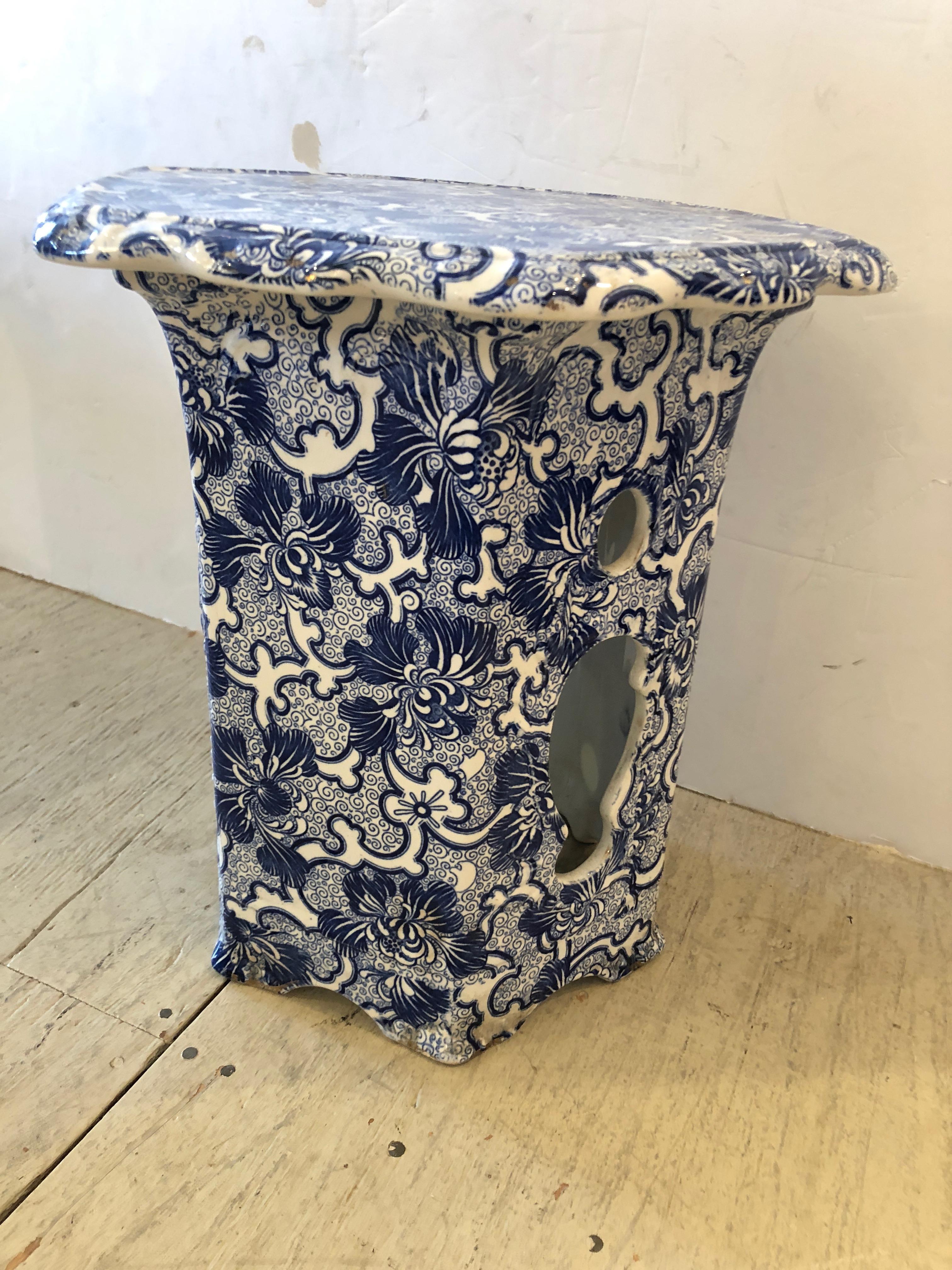 Superb Blue and White English 19th Century Garden Seat End Table Side Table For Sale 2