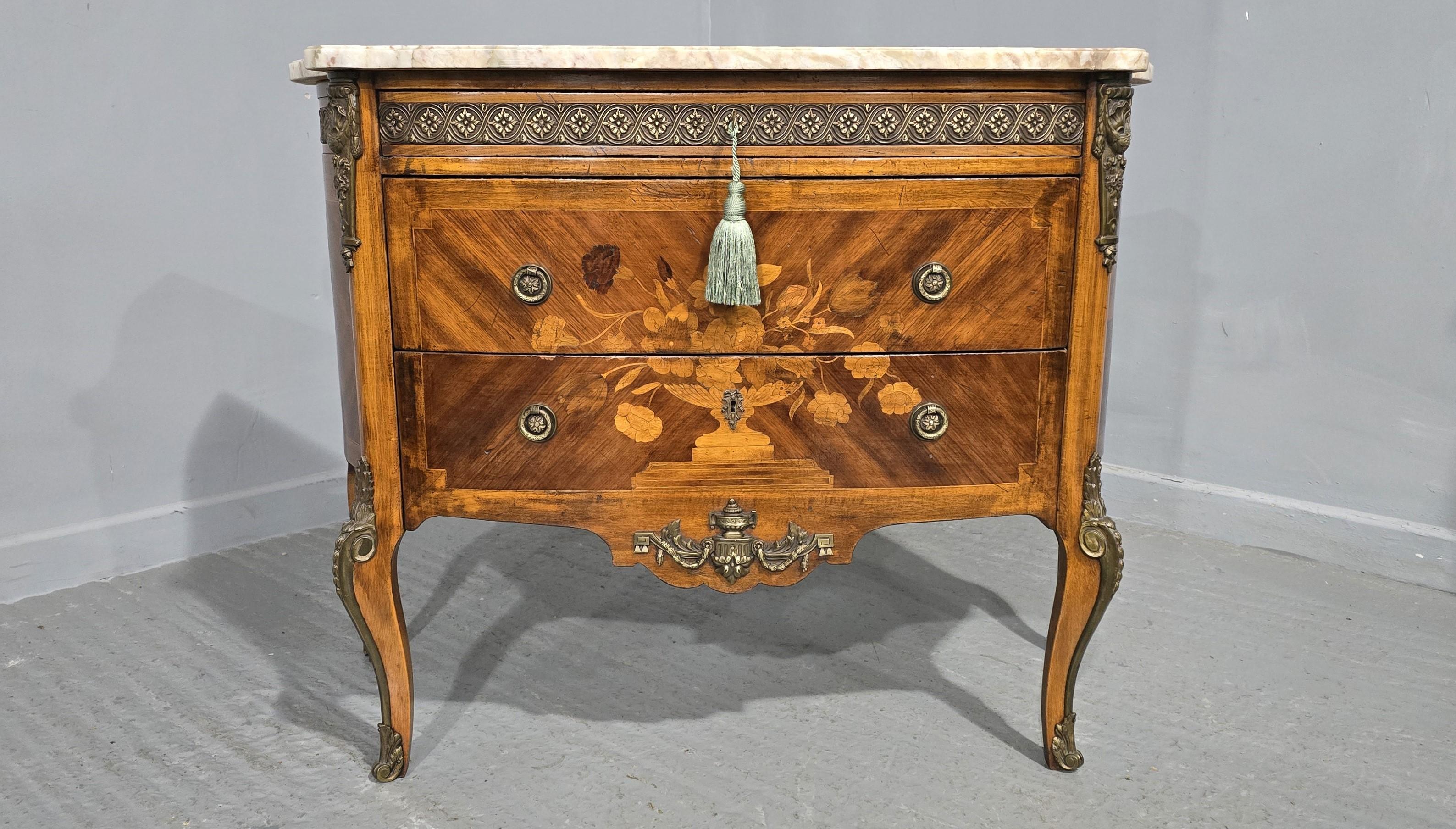 Louis XIV Superb Bombe Inlaid Walnut Commode Chest of Drawers For Sale