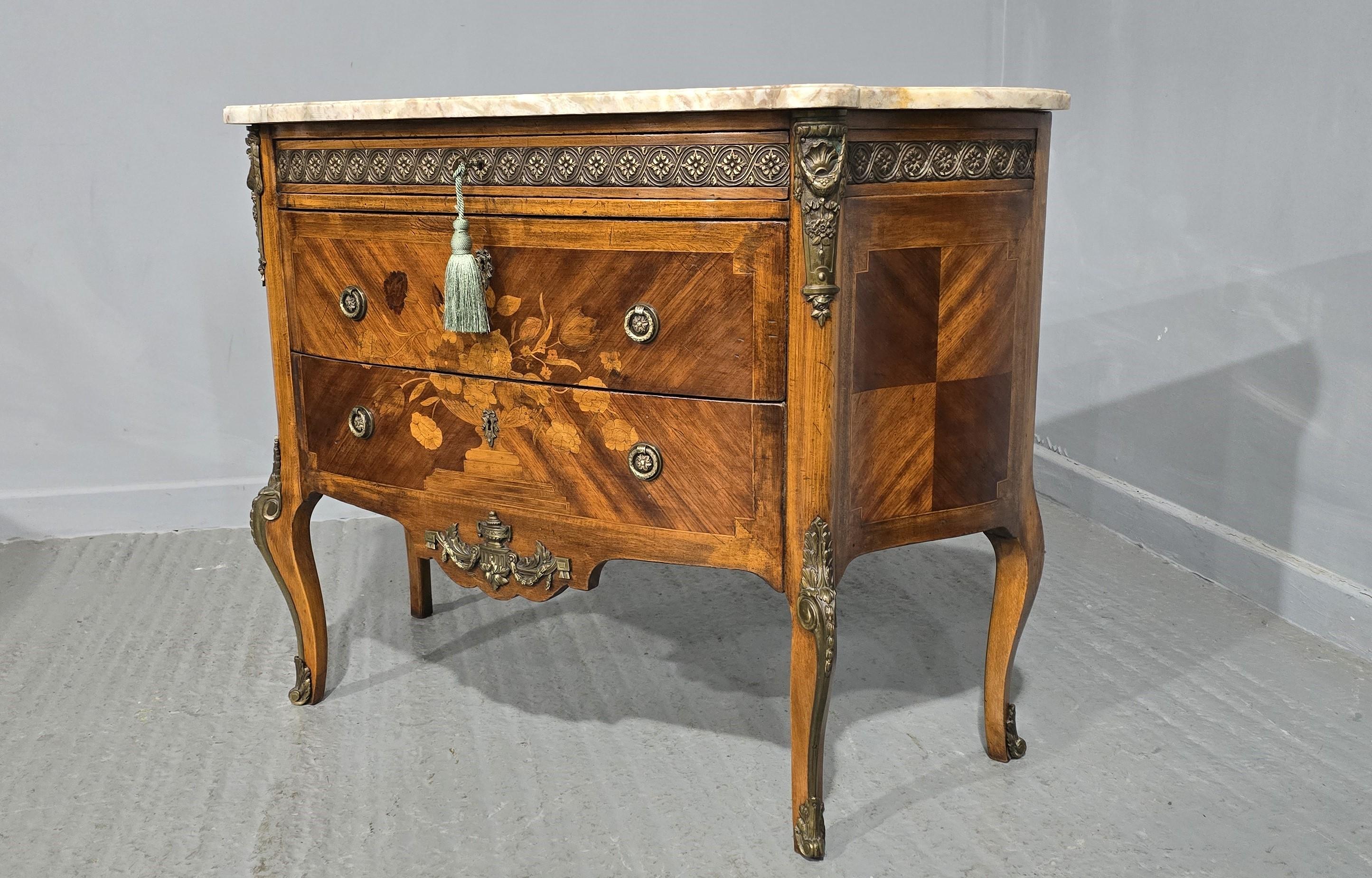 French Superb Bombe Inlaid Walnut Commode Chest of Drawers For Sale