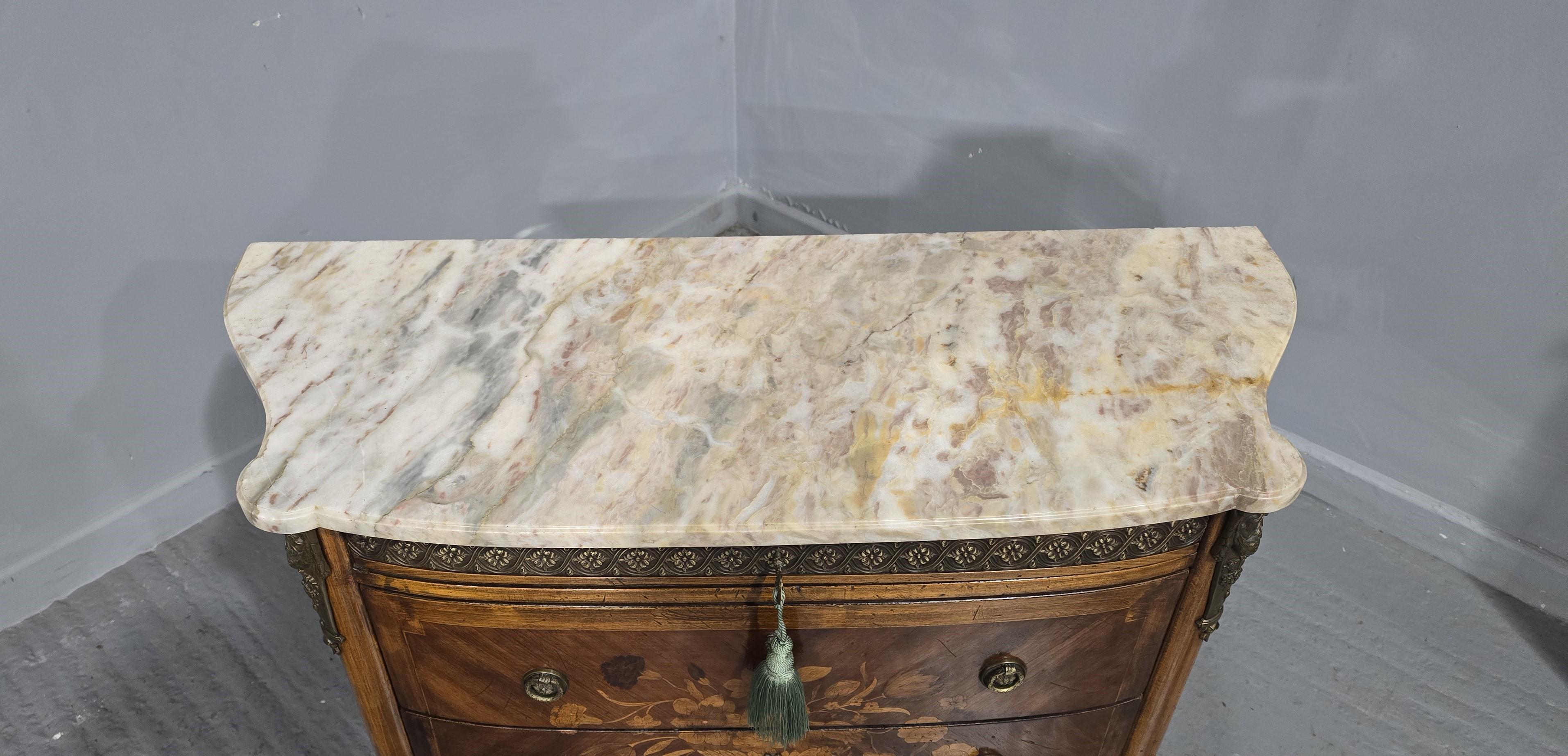 Superb Bombe Inlaid Walnut Commode Chest of Drawers For Sale 1